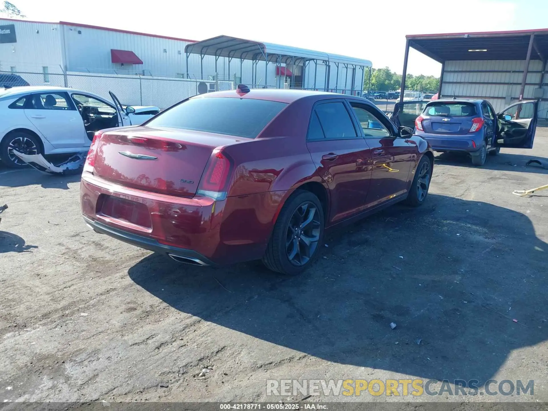 4 Photograph of a damaged car 2C3CCAAG9LH172585 CHRYSLER 300 2020