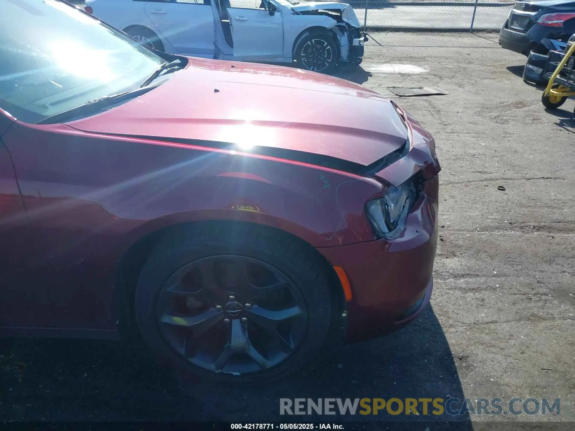 6 Photograph of a damaged car 2C3CCAAG9LH172585 CHRYSLER 300 2020