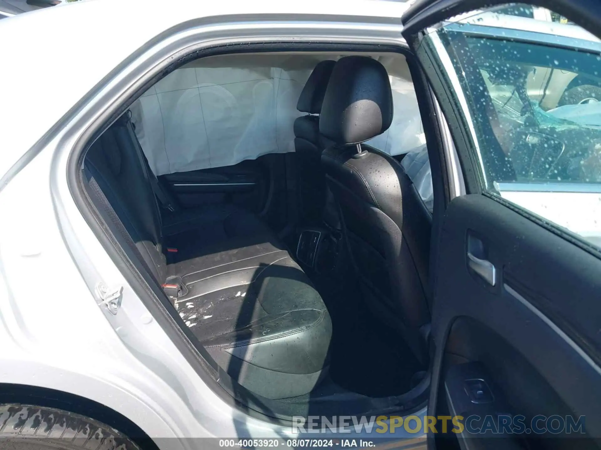 8 Photograph of a damaged car 2C3CCAAG9LH239296 CHRYSLER 300 2020
