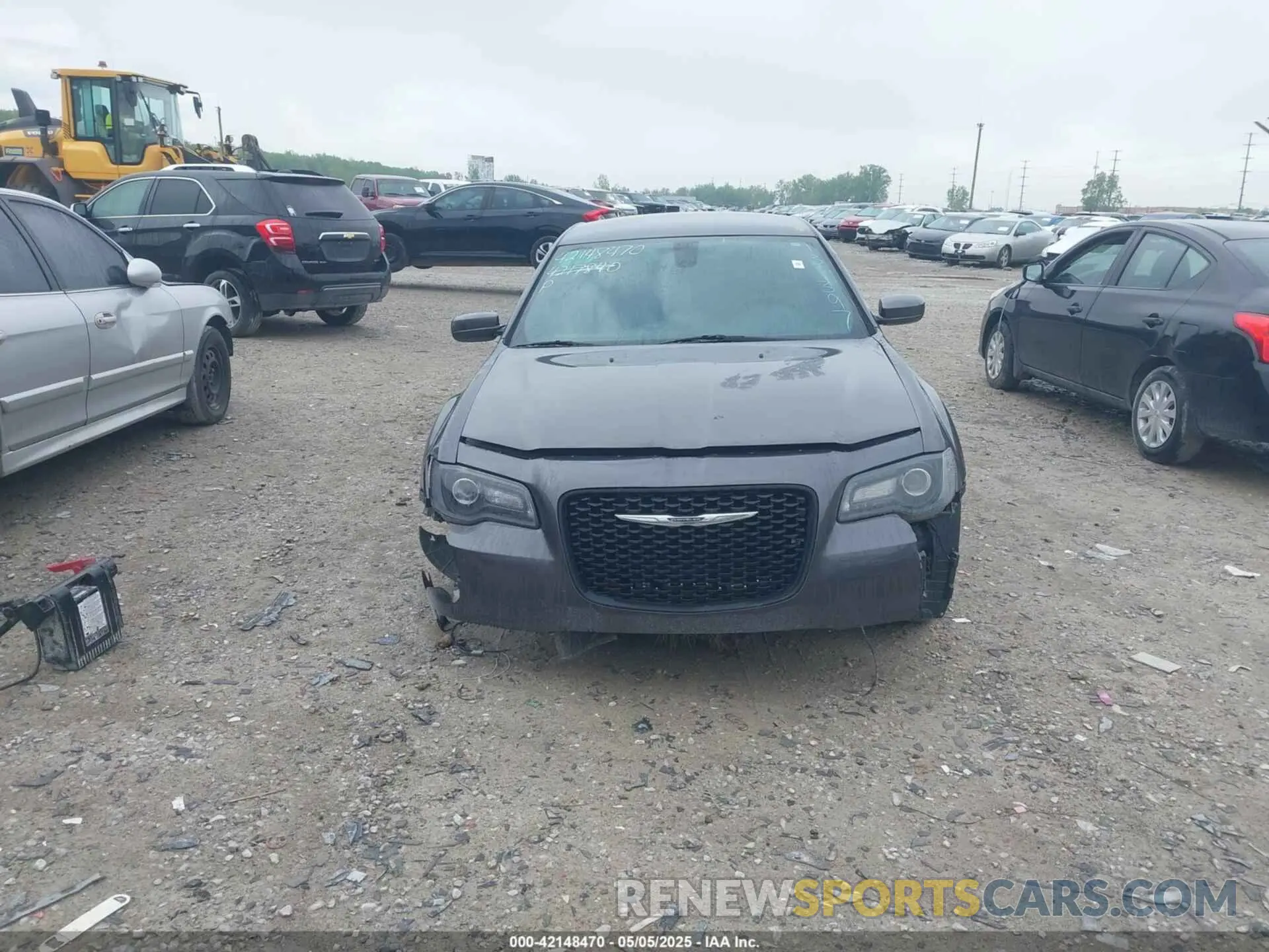 13 Photograph of a damaged car 2C3CCABG3LH131397 CHRYSLER 300 2020