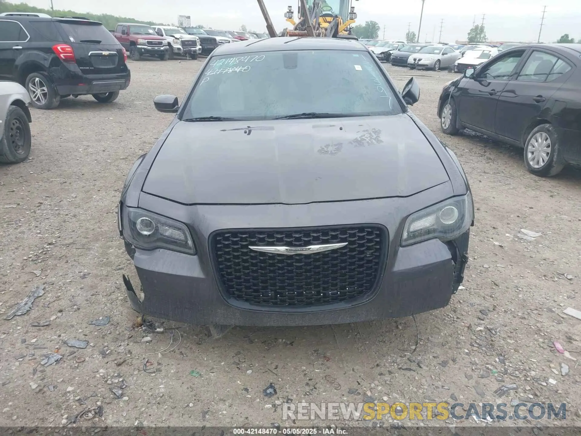 6 Photograph of a damaged car 2C3CCABG3LH131397 CHRYSLER 300 2020