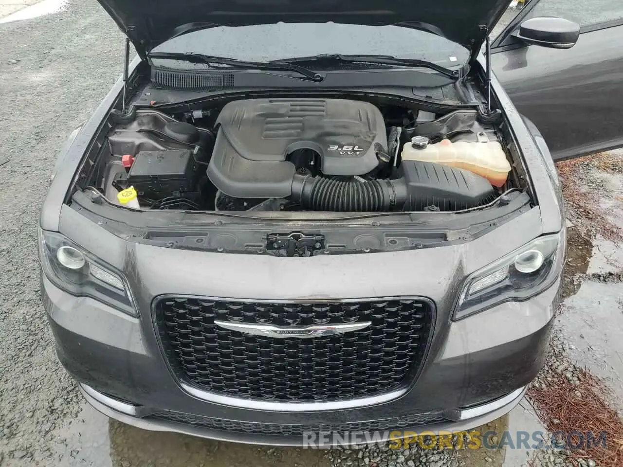 11 Photograph of a damaged car 2C3CCABG3LH209256 CHRYSLER 300 2020