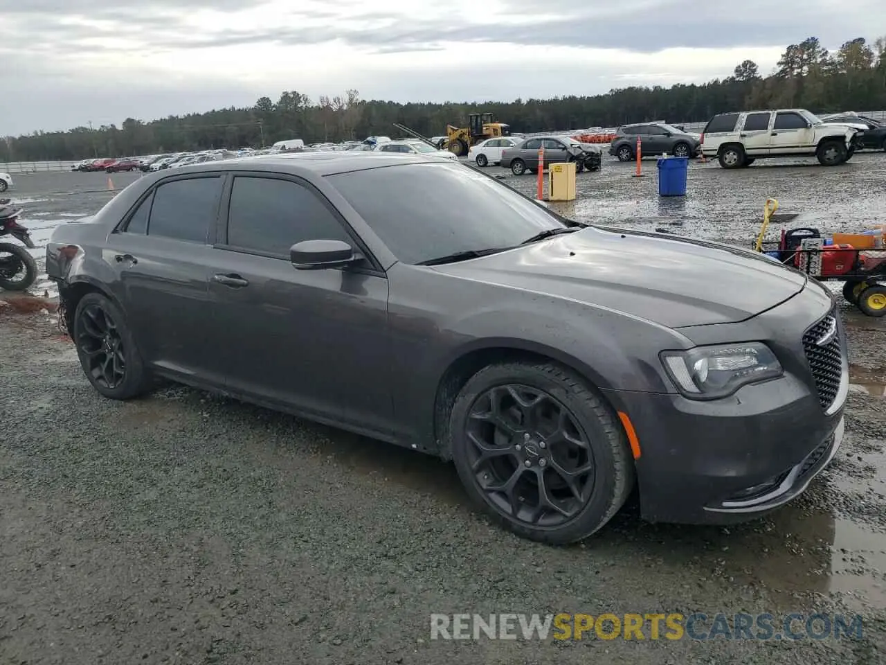 4 Photograph of a damaged car 2C3CCABG3LH209256 CHRYSLER 300 2020