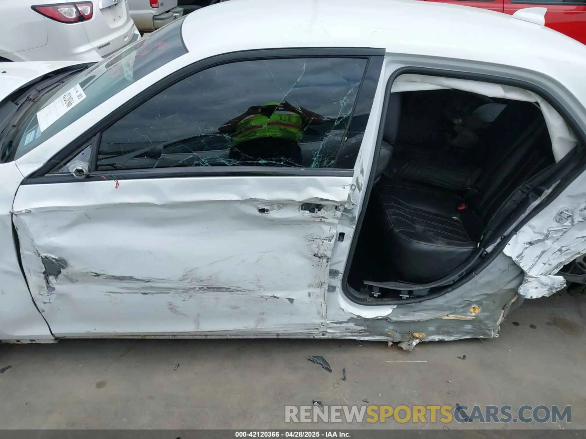 14 Photograph of a damaged car 2C3CCABG7LH158490 CHRYSLER 300 2020