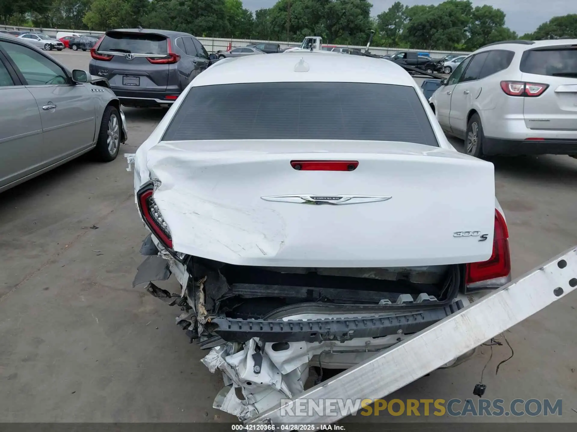 16 Photograph of a damaged car 2C3CCABG7LH158490 CHRYSLER 300 2020