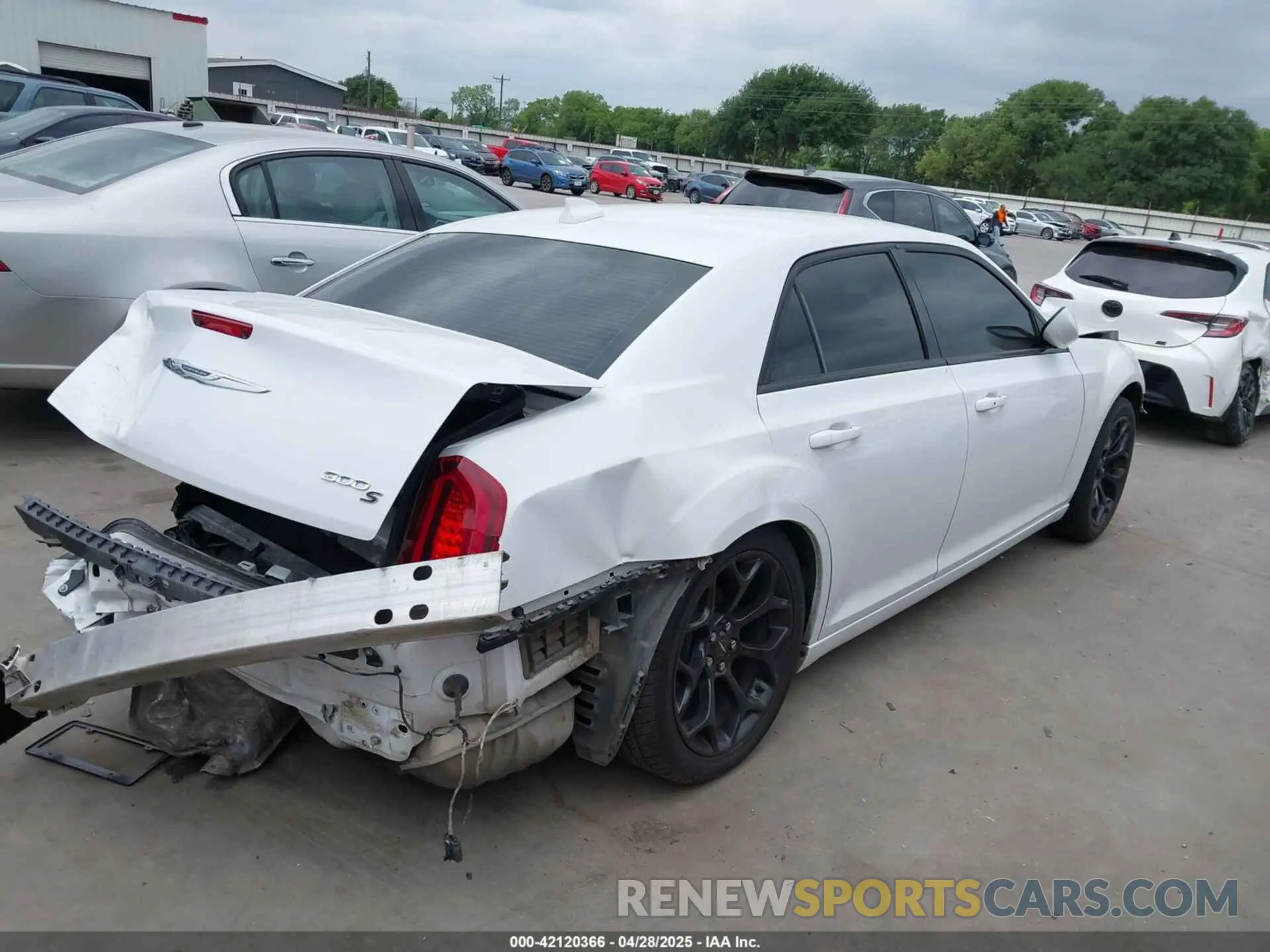 4 Photograph of a damaged car 2C3CCABG7LH158490 CHRYSLER 300 2020