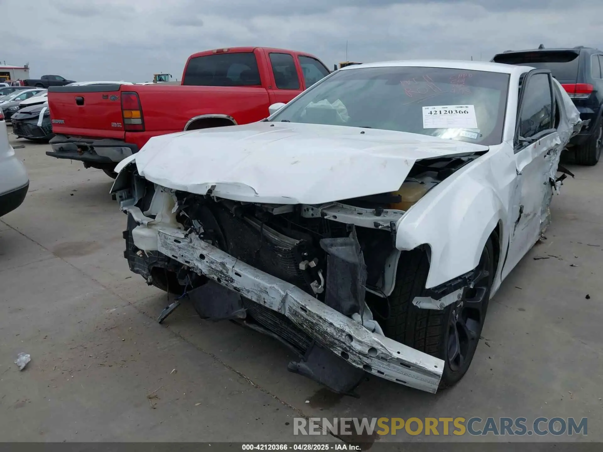 6 Photograph of a damaged car 2C3CCABG7LH158490 CHRYSLER 300 2020