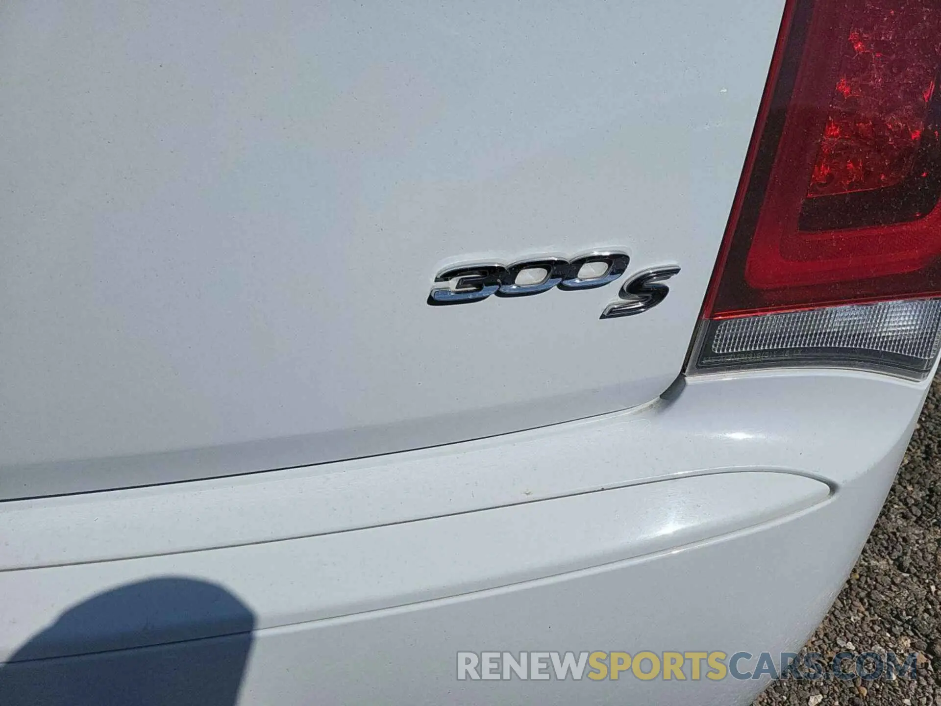 1 Photograph of a damaged car 2C3CCABGXLH103032 CHRYSLER 300 2020