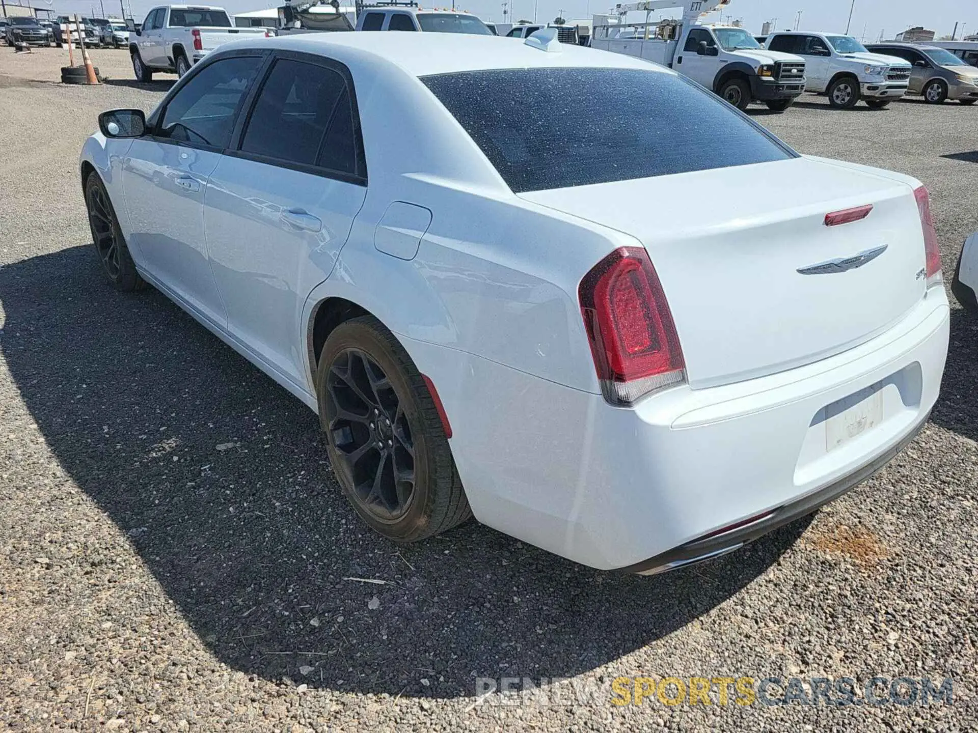 4 Photograph of a damaged car 2C3CCABGXLH103032 CHRYSLER 300 2020