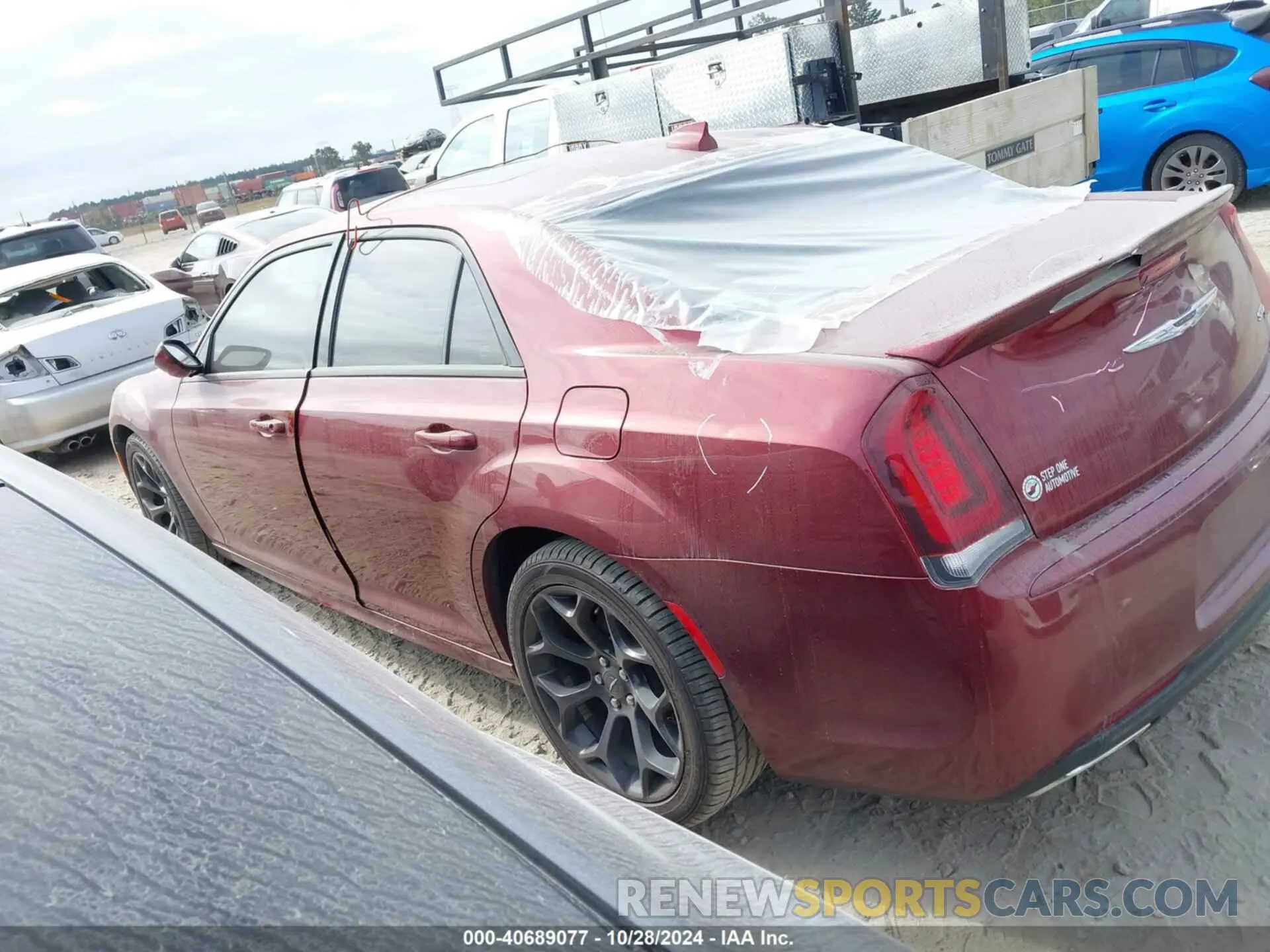 14 Photograph of a damaged car 2C3CCABT0LH233849 CHRYSLER 300 2020