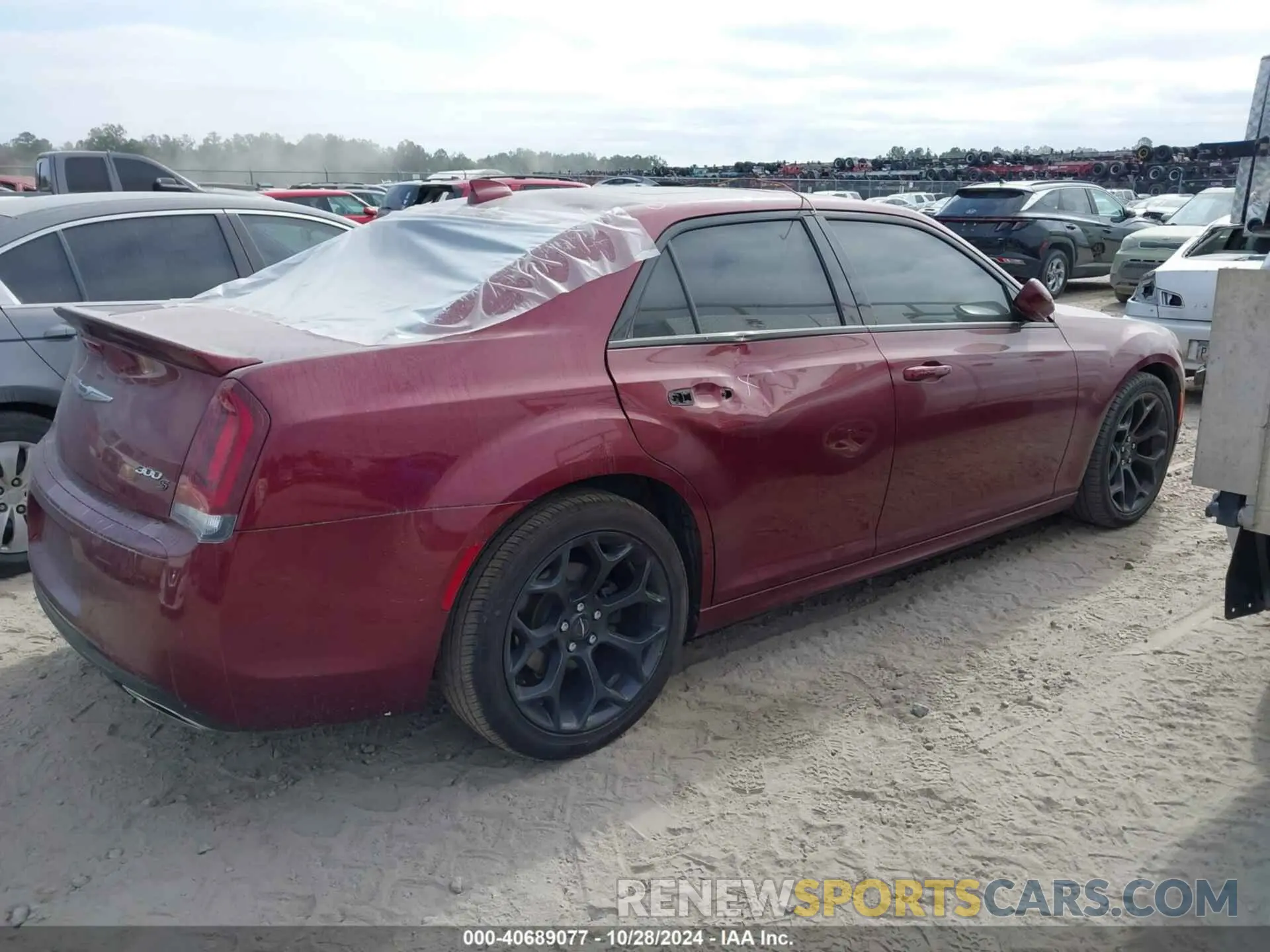 4 Photograph of a damaged car 2C3CCABT0LH233849 CHRYSLER 300 2020