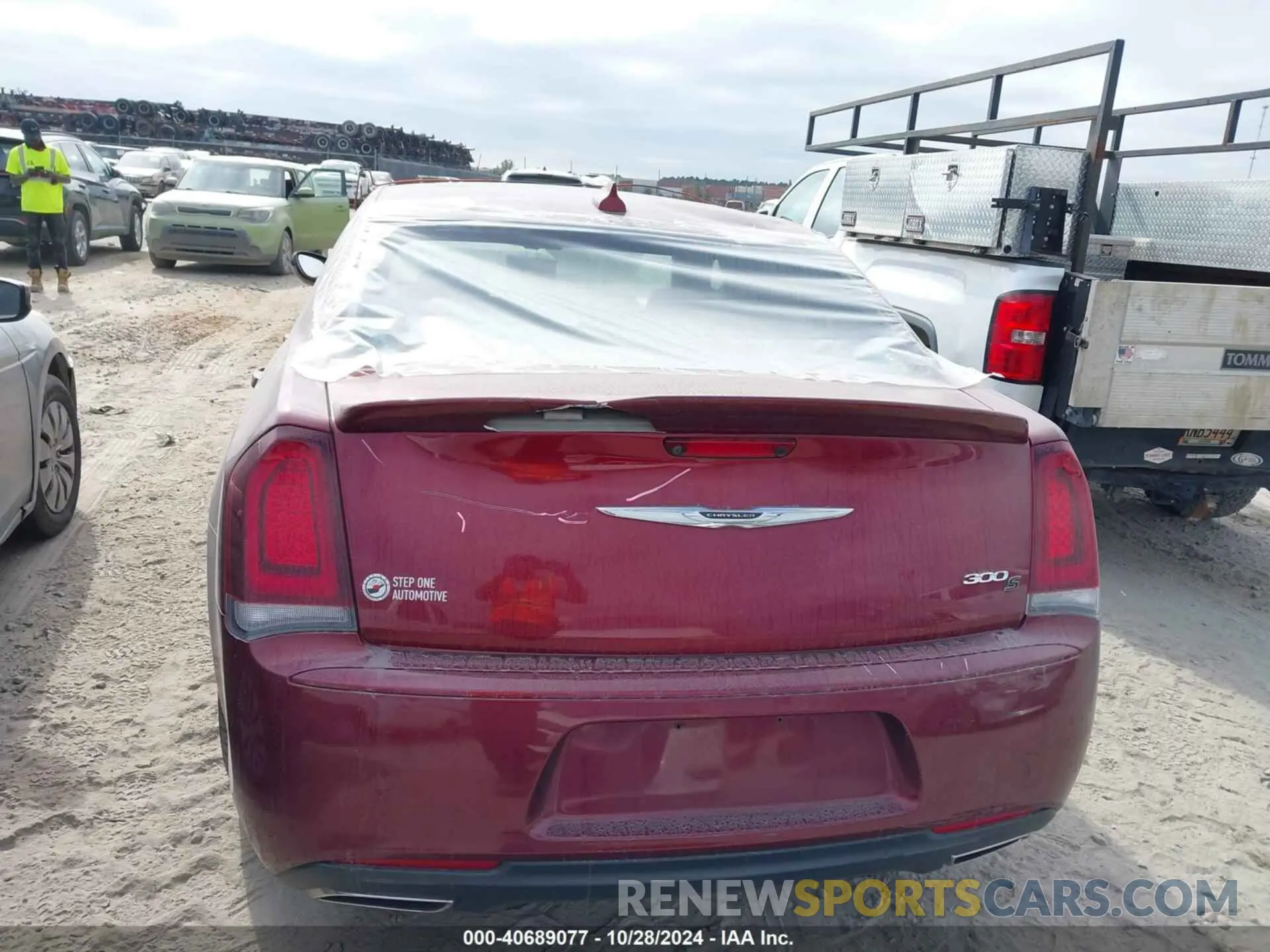 6 Photograph of a damaged car 2C3CCABT0LH233849 CHRYSLER 300 2020
