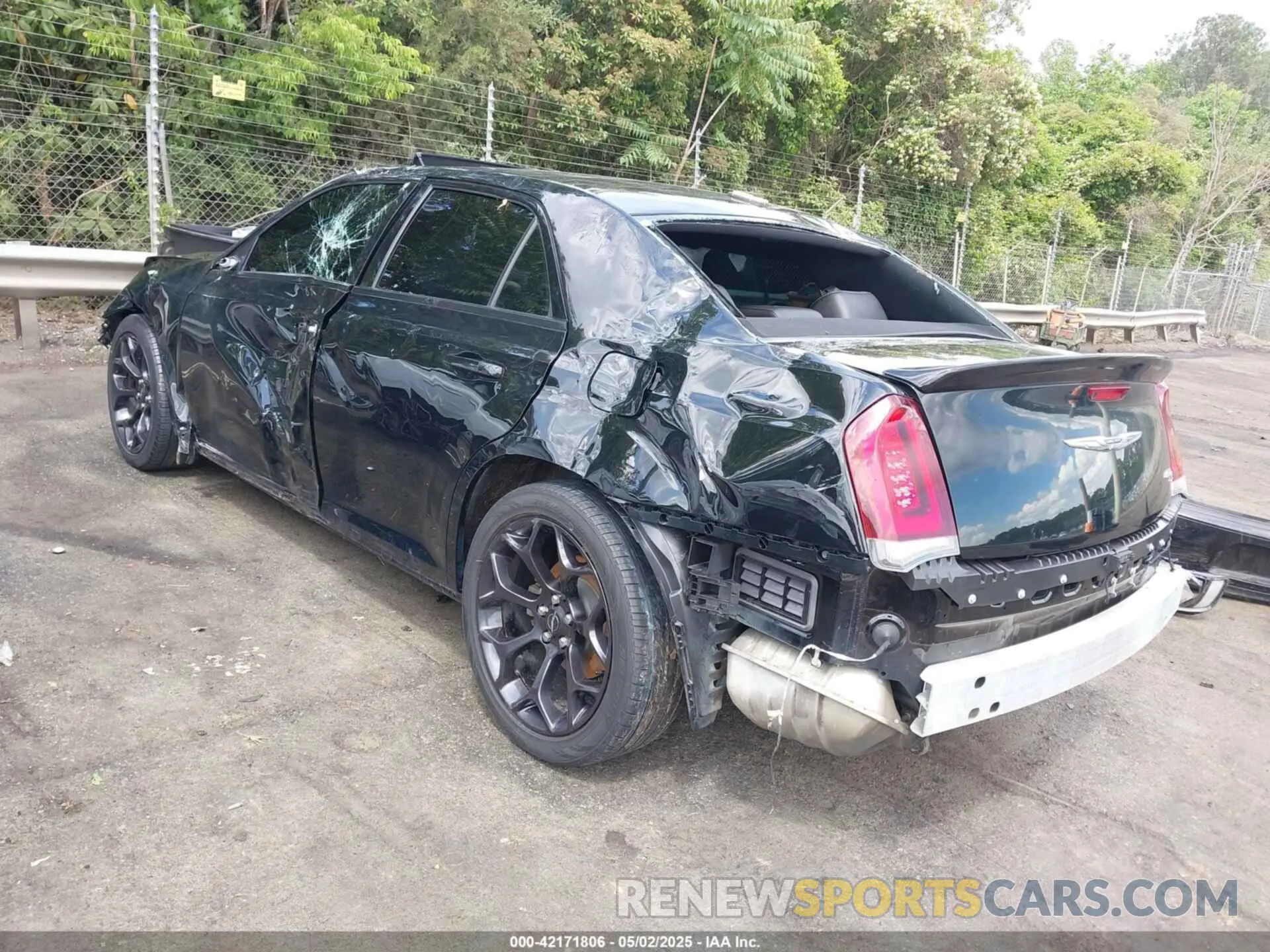 3 Photograph of a damaged car 2C3CCABT3LH122941 CHRYSLER 300 2020