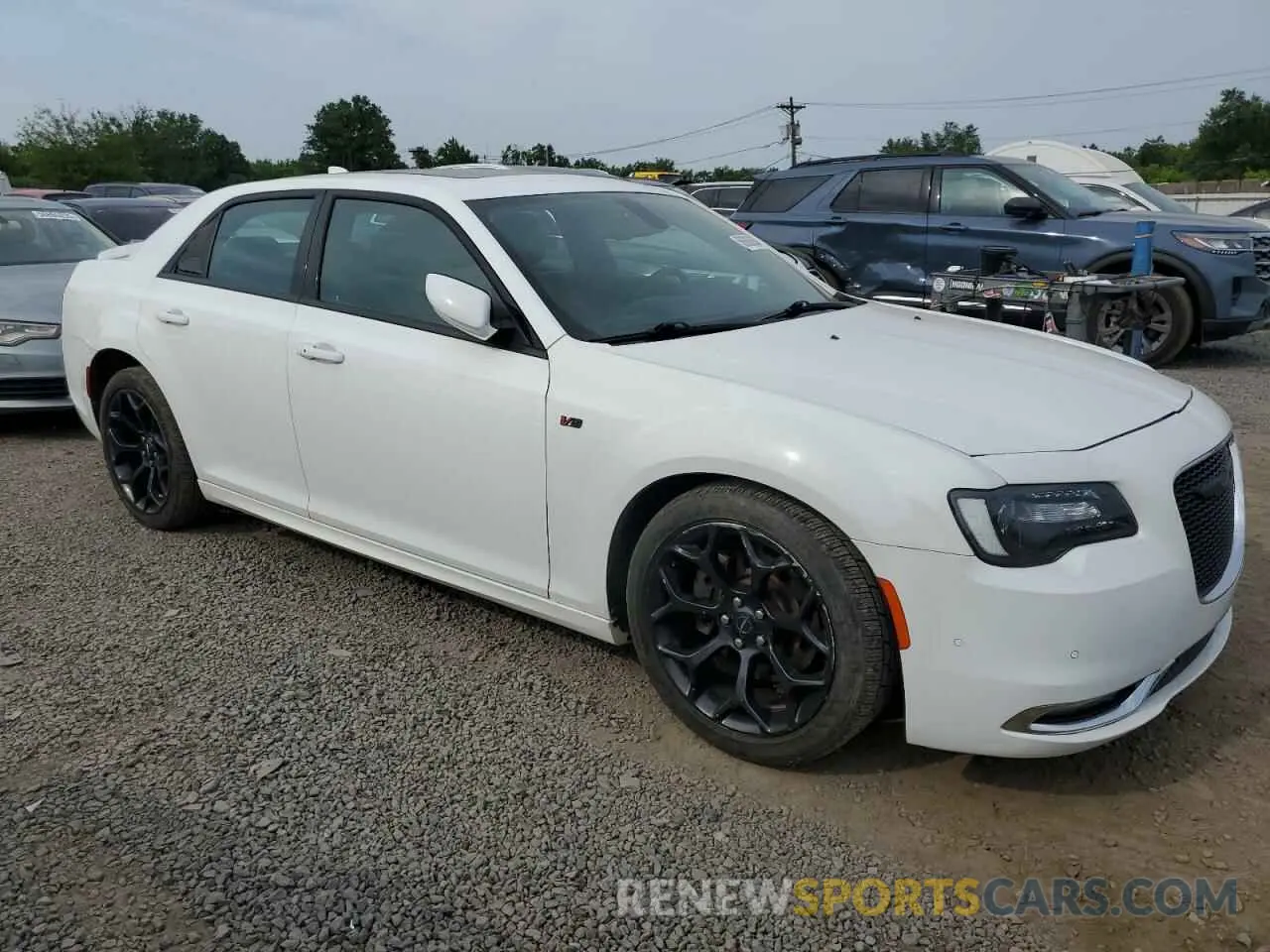 4 Photograph of a damaged car 2C3CCABT6LH249960 CHRYSLER 300 2020