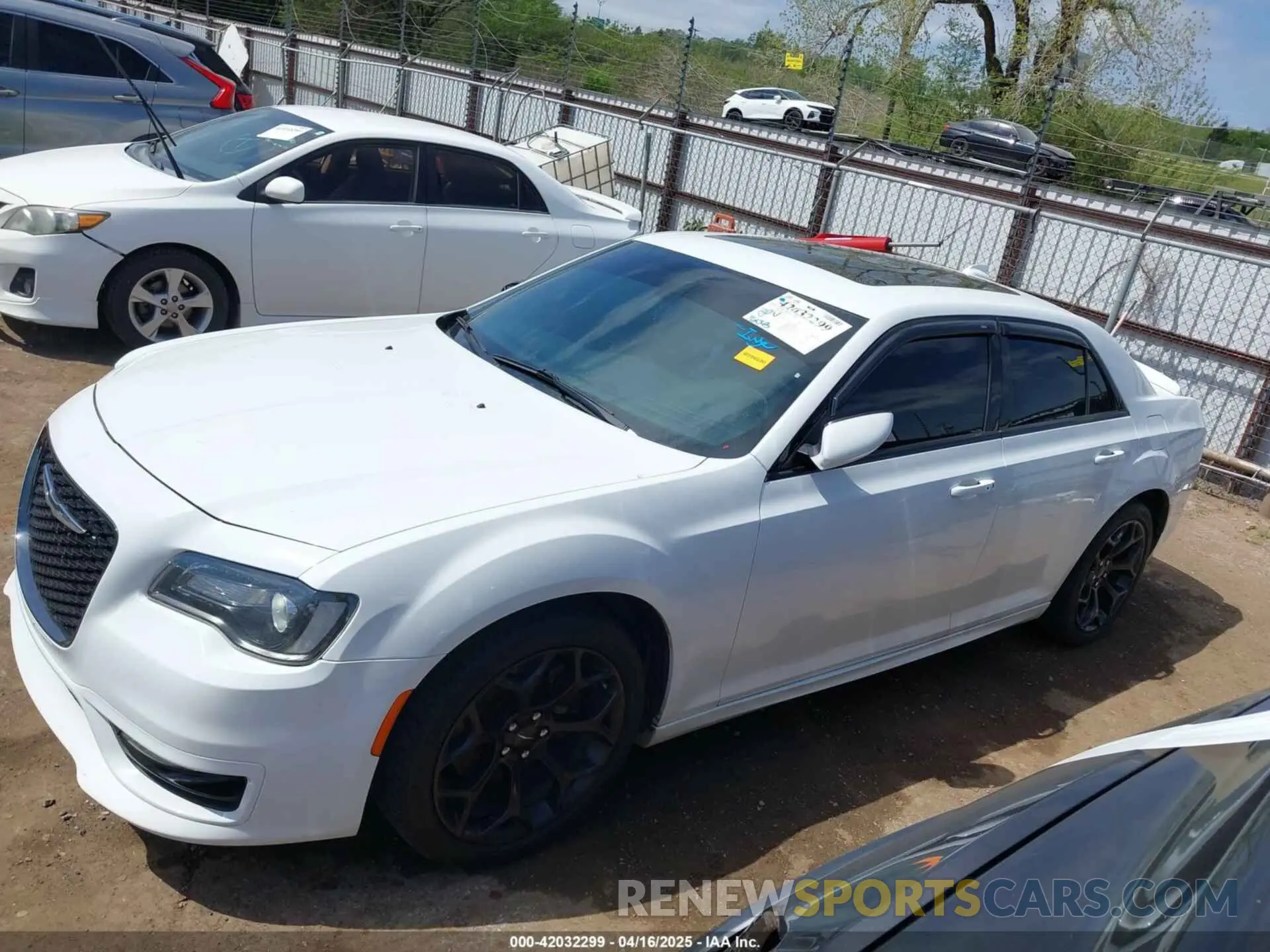 14 Photograph of a damaged car 2C3CCABT9LH168564 CHRYSLER 300 2020