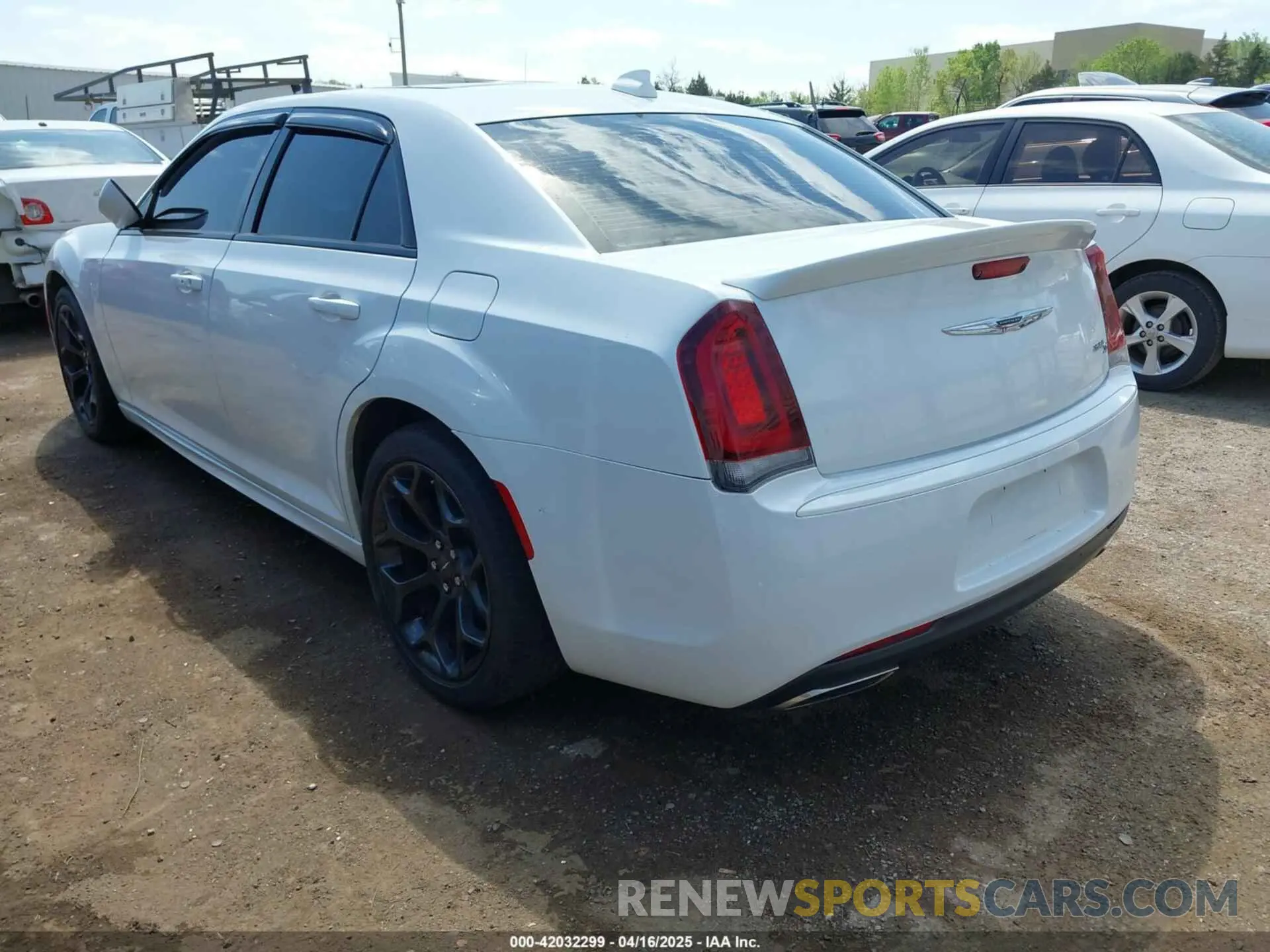 3 Photograph of a damaged car 2C3CCABT9LH168564 CHRYSLER 300 2020