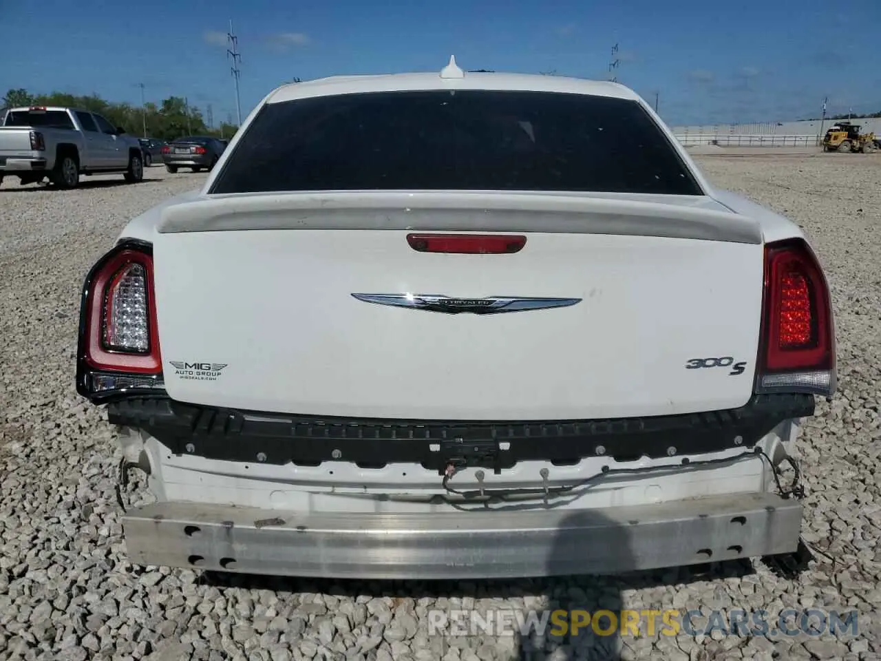 6 Photograph of a damaged car 2C3CCABTXLH145889 CHRYSLER 300 2020