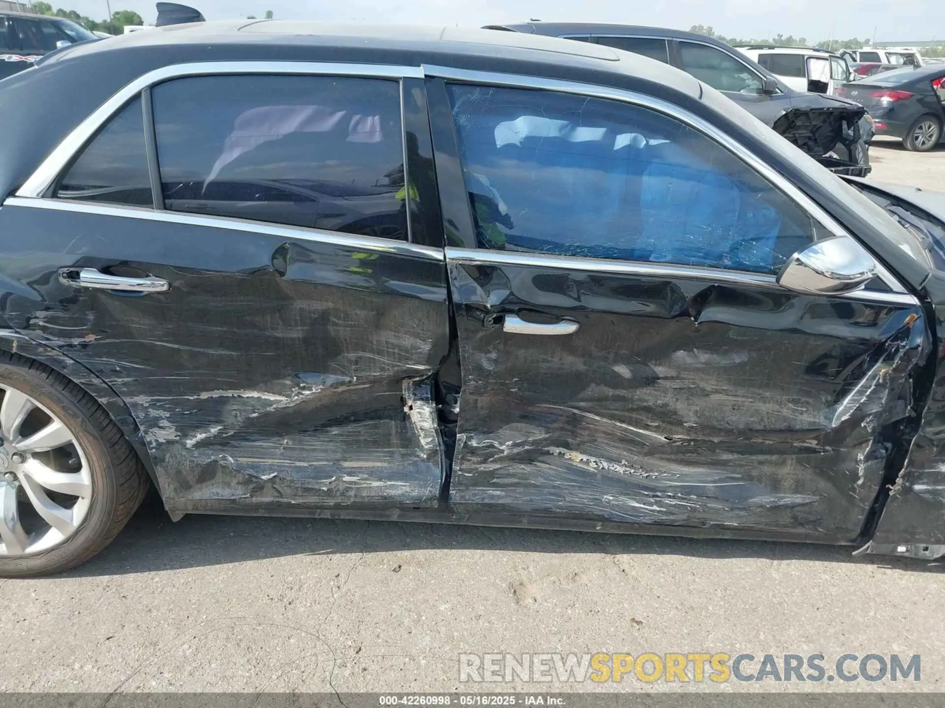 14 Photograph of a damaged car 2C3CCAEG6LH124343 CHRYSLER 300 2020