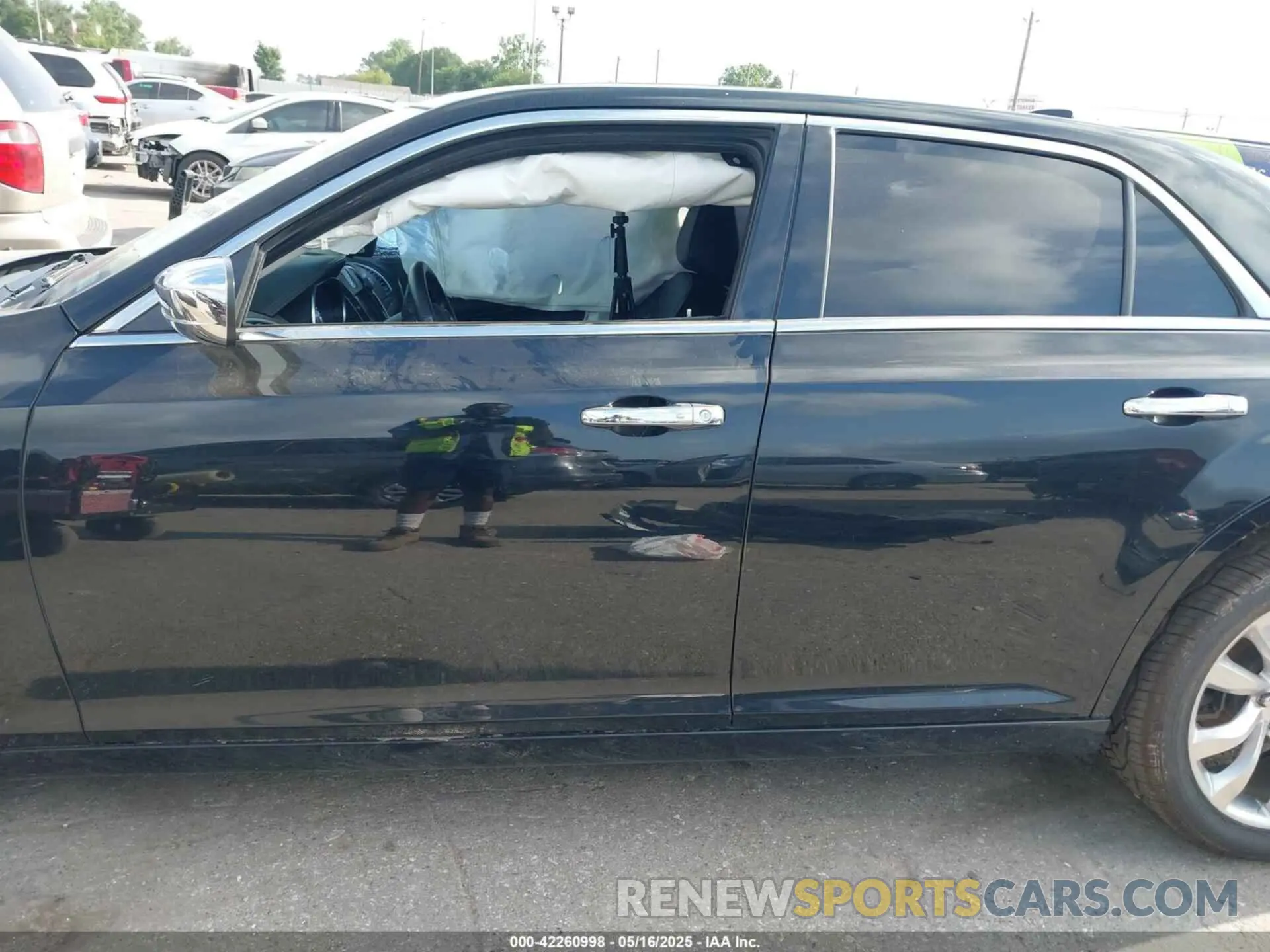 15 Photograph of a damaged car 2C3CCAEG6LH124343 CHRYSLER 300 2020