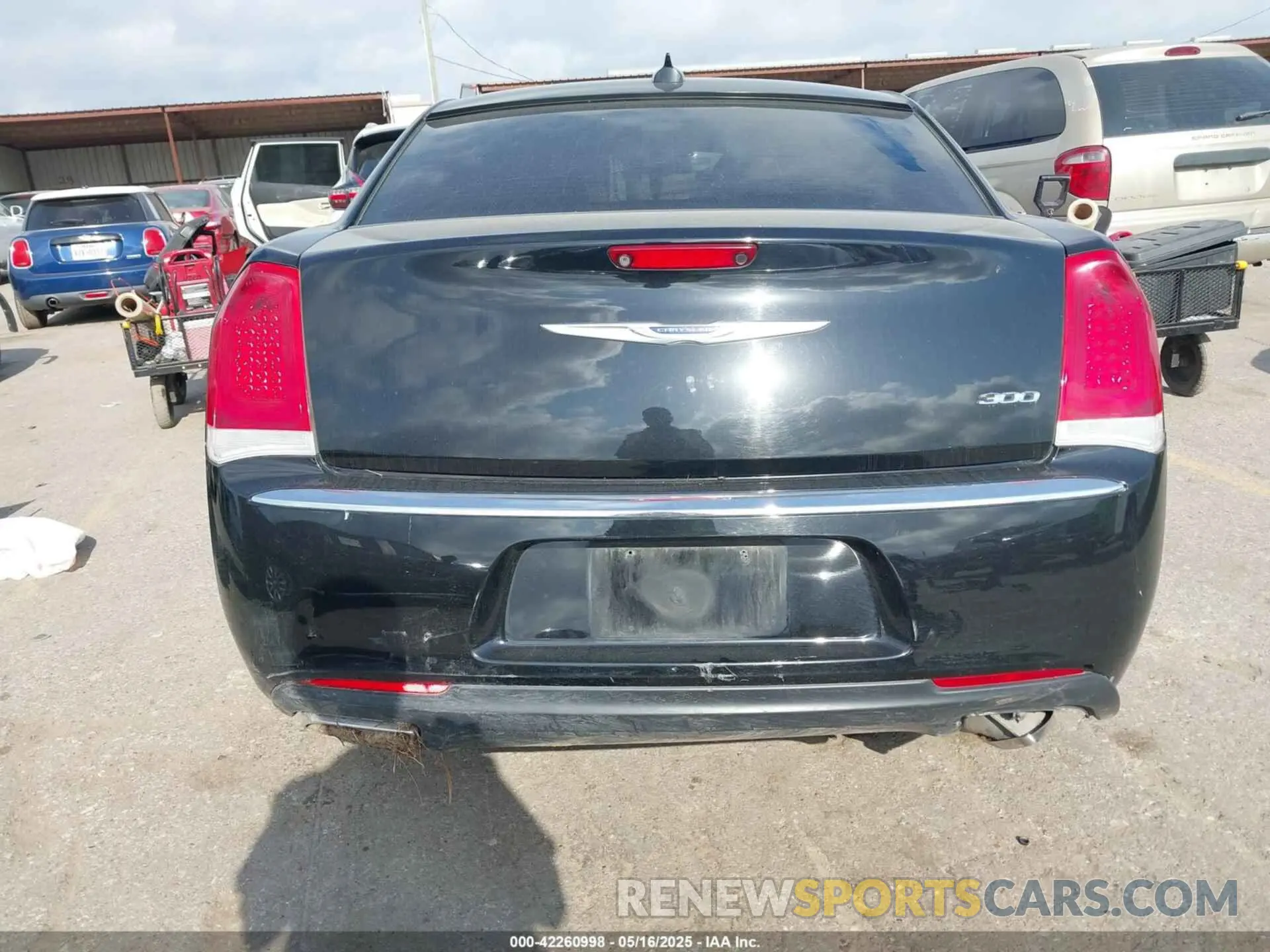 17 Photograph of a damaged car 2C3CCAEG6LH124343 CHRYSLER 300 2020