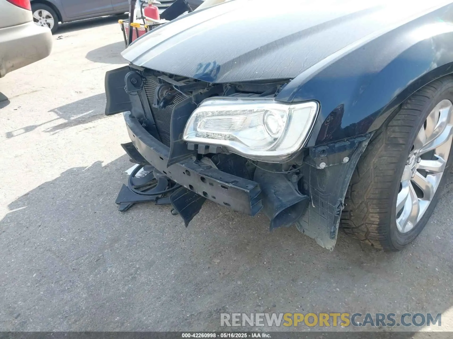 6 Photograph of a damaged car 2C3CCAEG6LH124343 CHRYSLER 300 2020