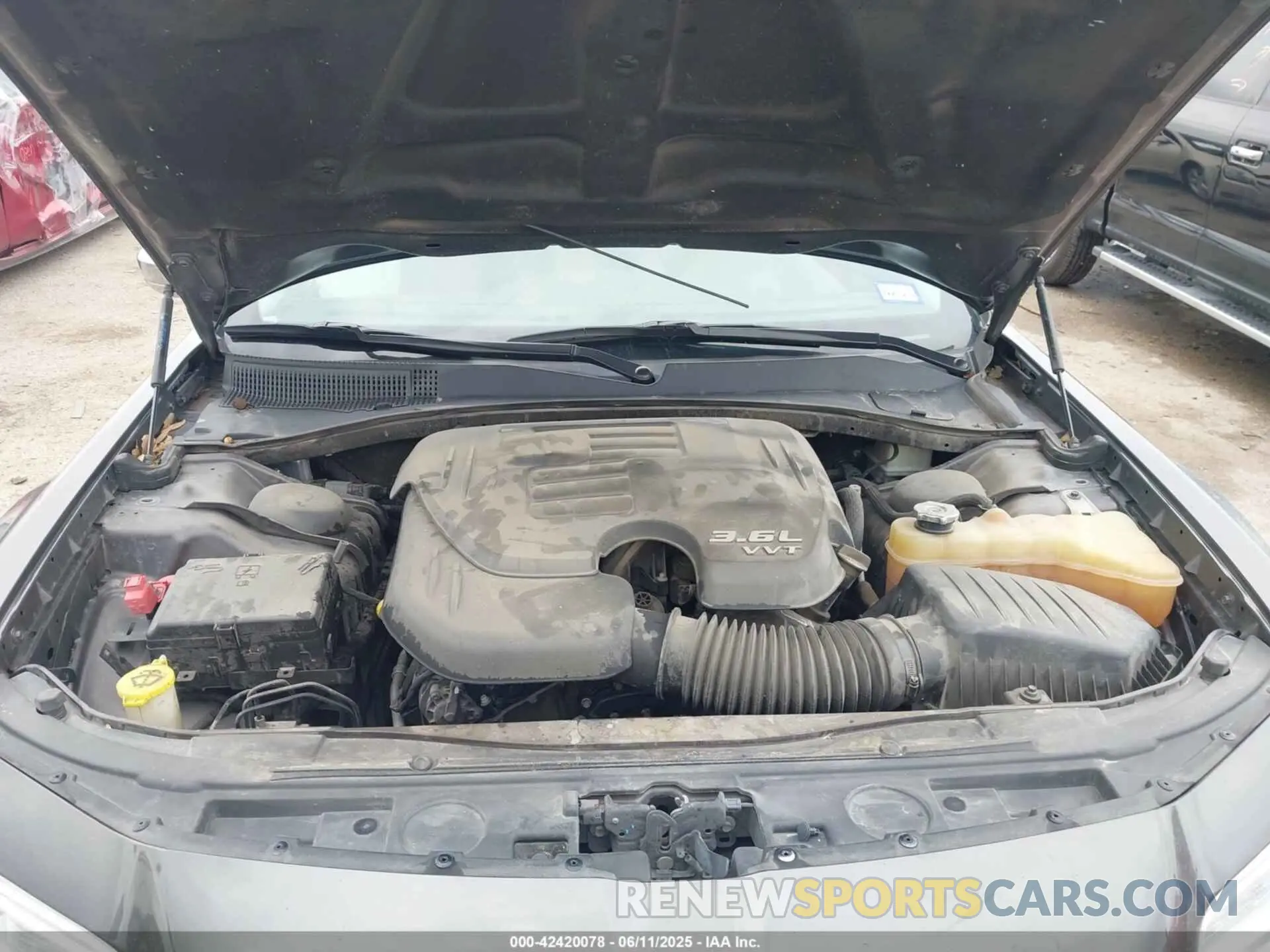 10 Photograph of a damaged car 2C3CCAEG6LH127968 CHRYSLER 300 2020