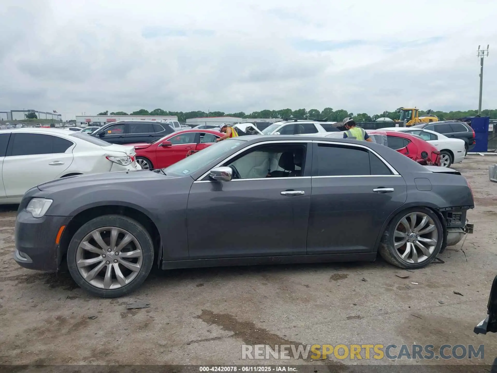 13 Photograph of a damaged car 2C3CCAEG6LH127968 CHRYSLER 300 2020