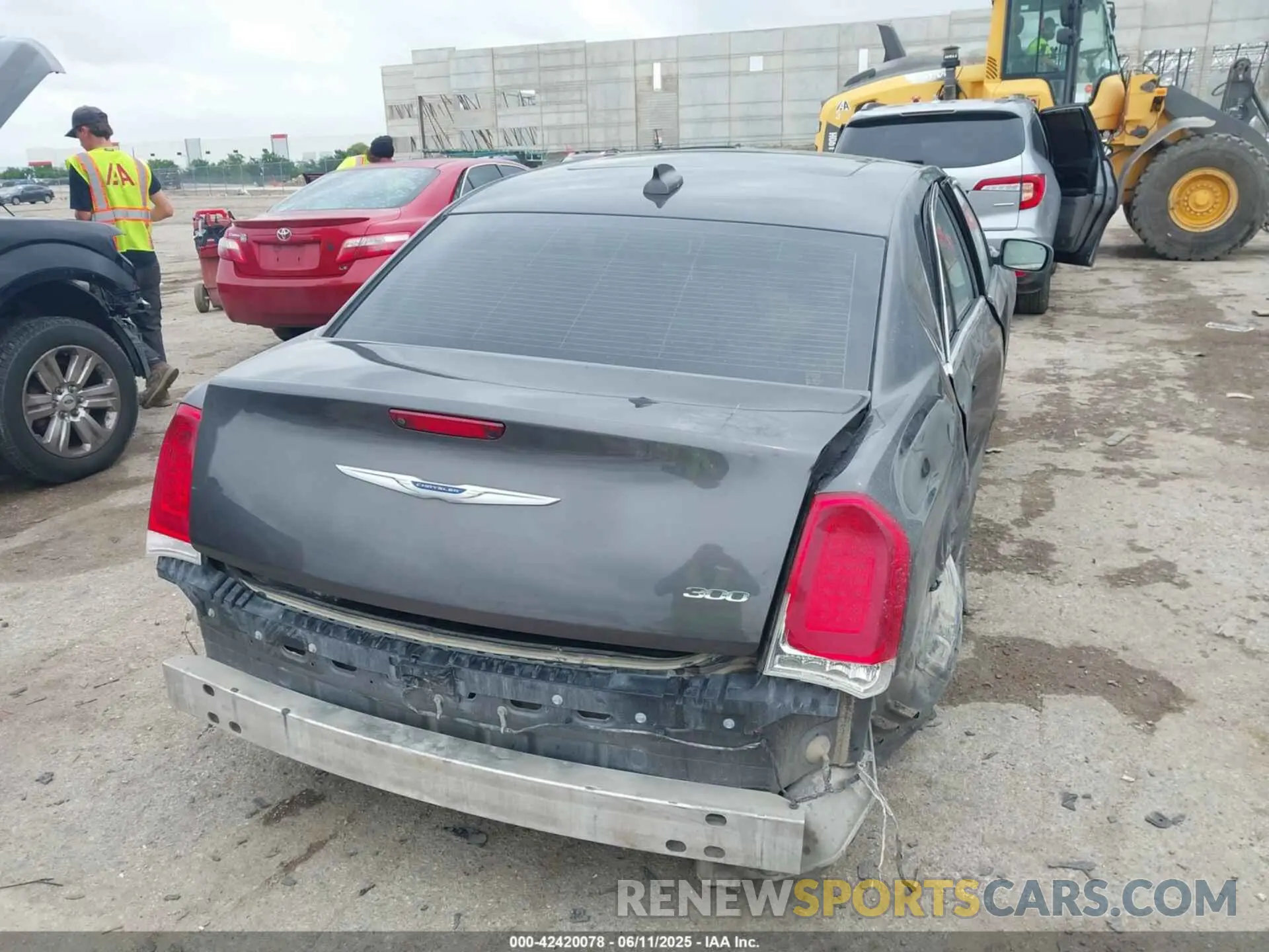4 Photograph of a damaged car 2C3CCAEG6LH127968 CHRYSLER 300 2020