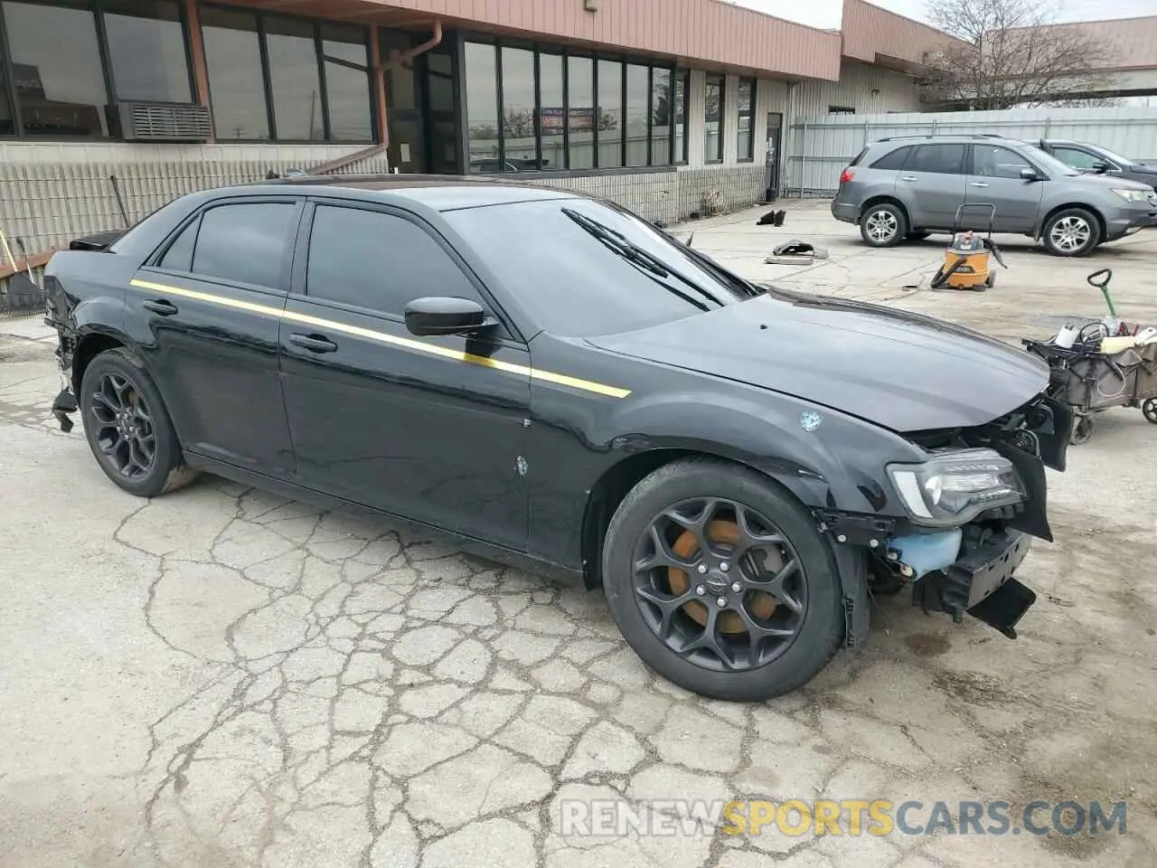 4 Photograph of a damaged car 2C3CCAGG0LH128546 CHRYSLER 300 2020