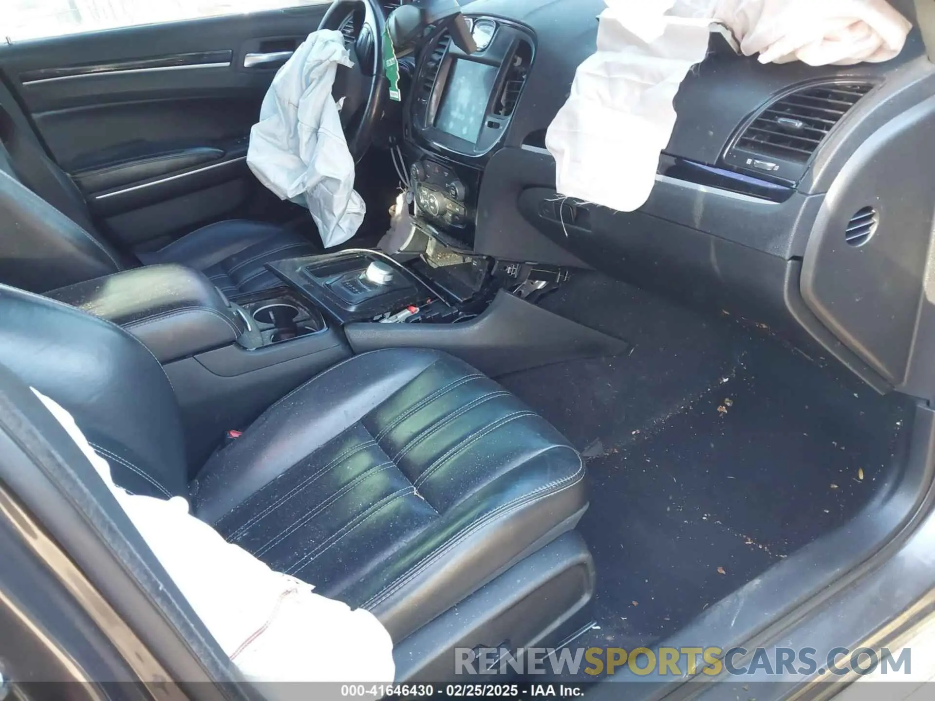 5 Photograph of a damaged car 2C3CCAGG3LH154817 CHRYSLER 300 2020