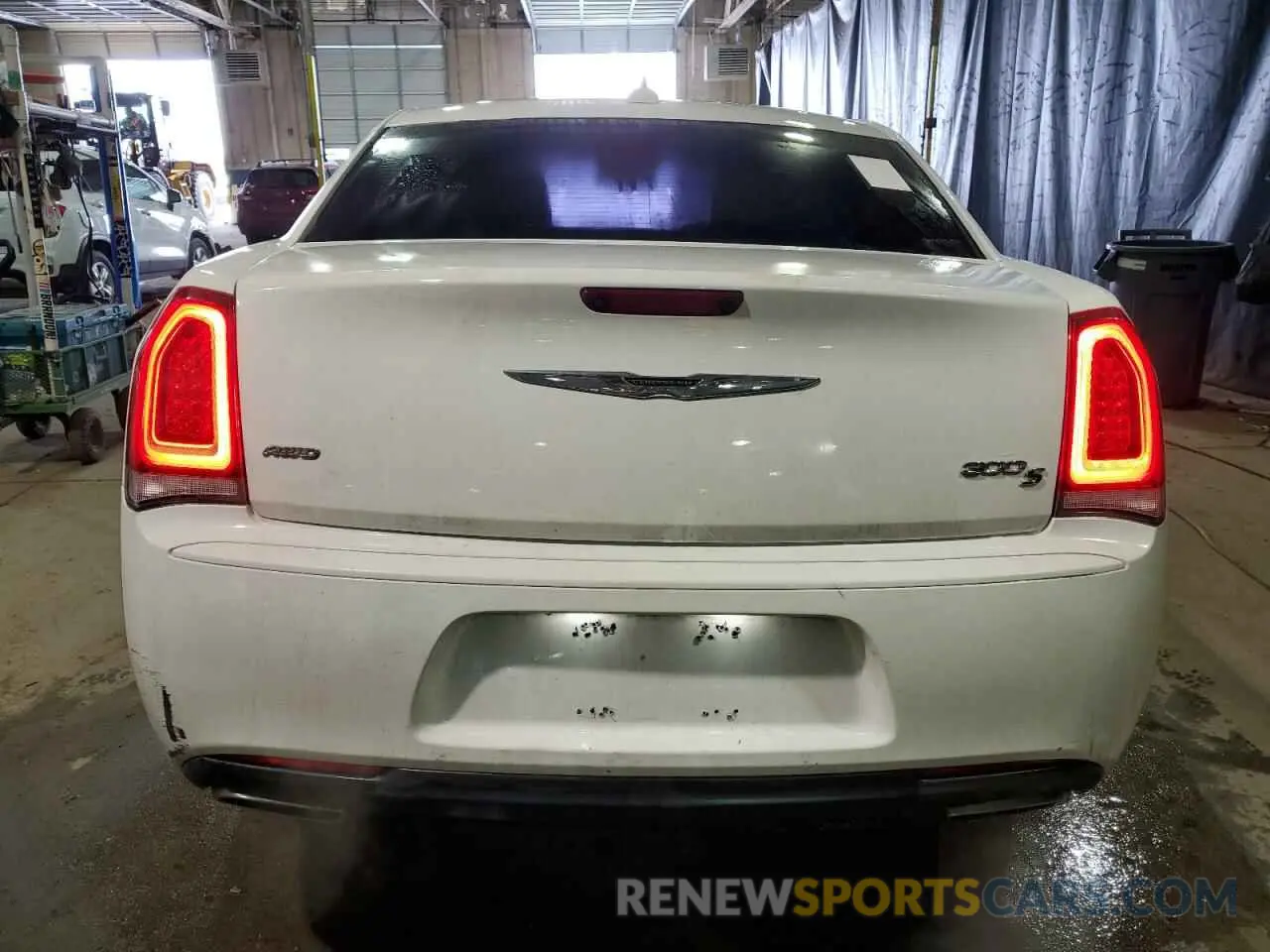 6 Photograph of a damaged car 2C3CCAGG7LH150964 CHRYSLER 300 2020