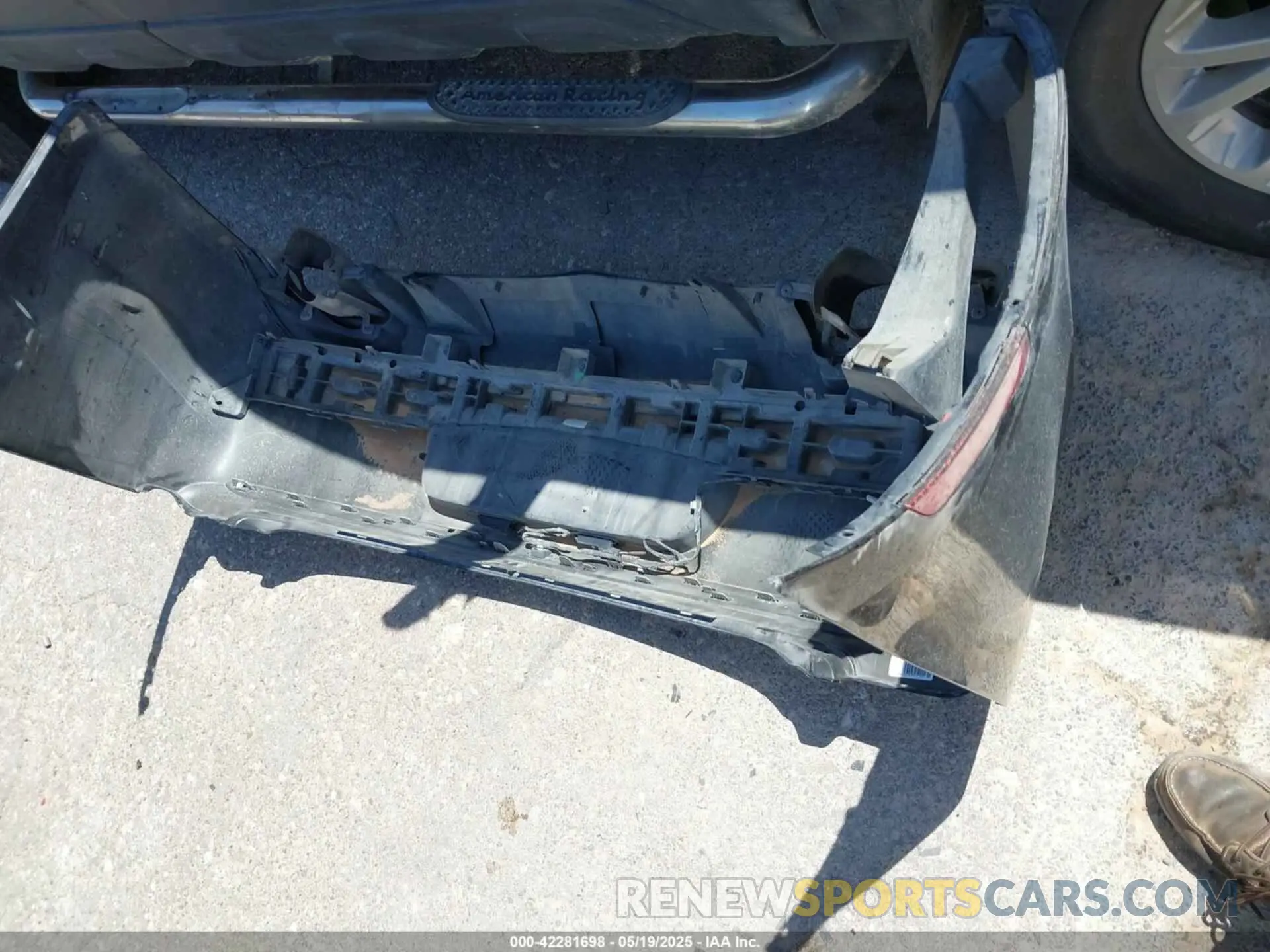 11 Photograph of a damaged car 2C3CCAKG1LH137697 CHRYSLER 300 2020