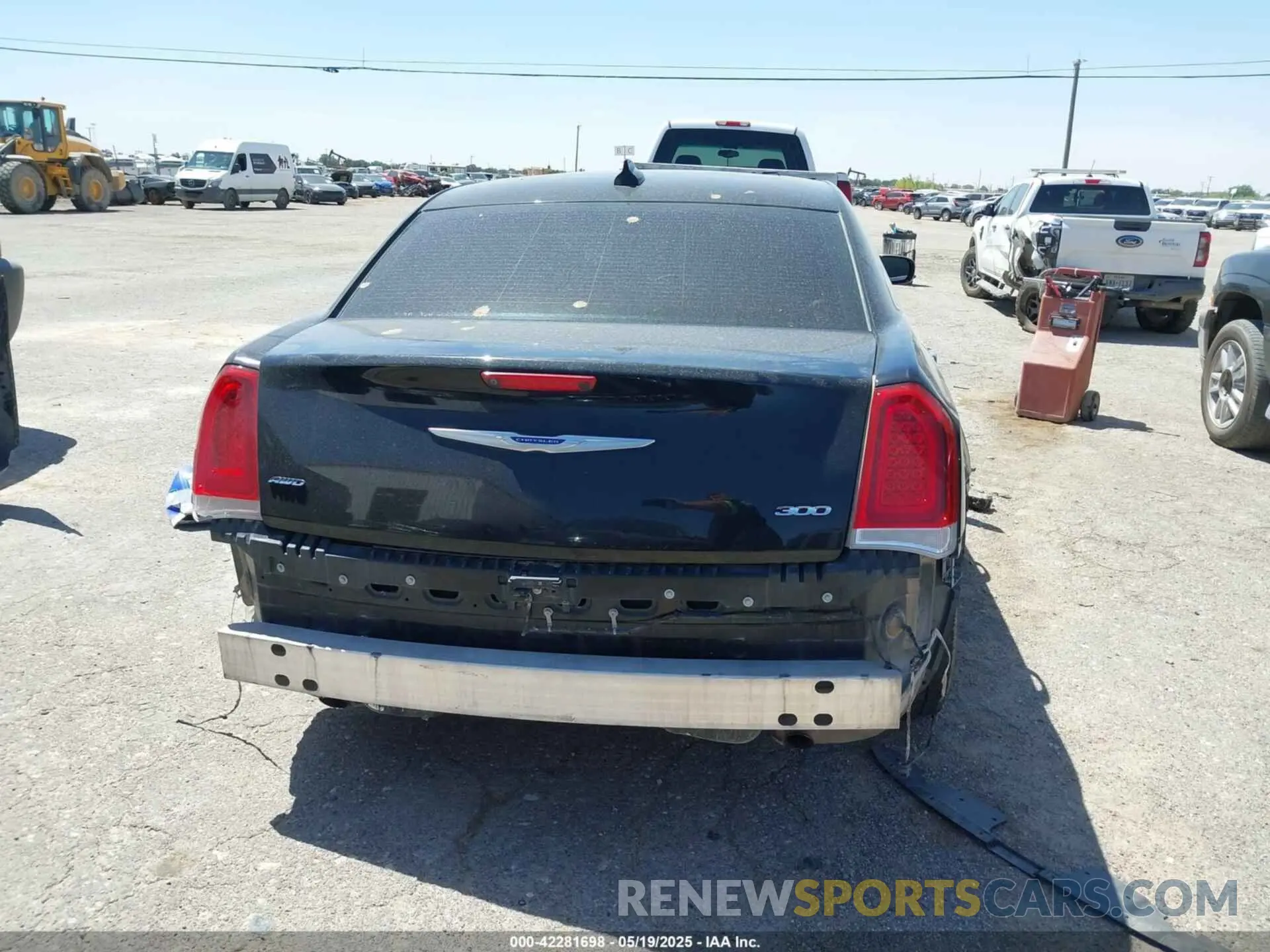 16 Photograph of a damaged car 2C3CCAKG1LH137697 CHRYSLER 300 2020