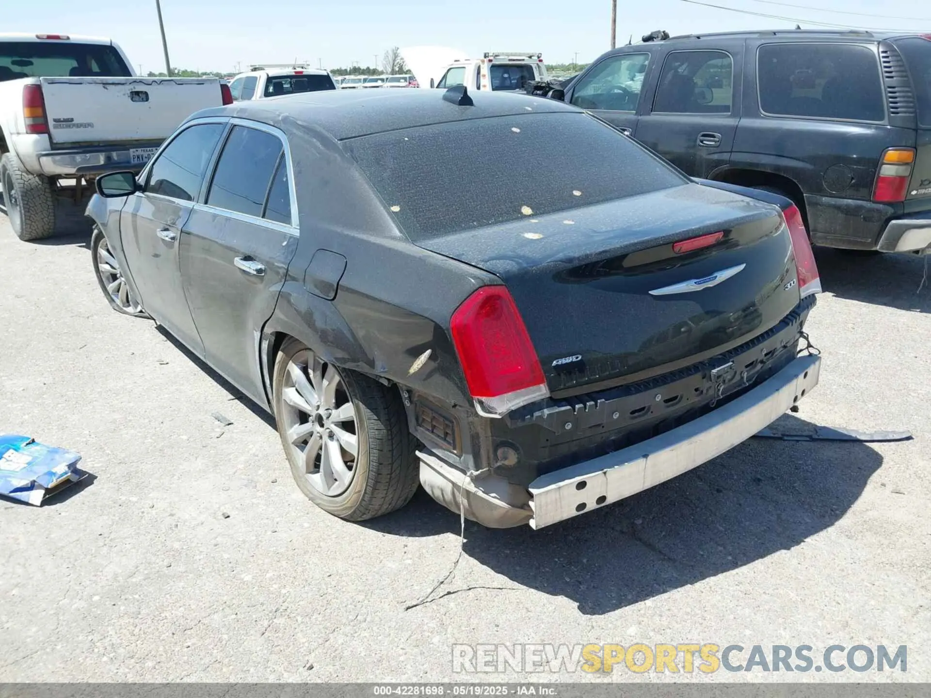 3 Photograph of a damaged car 2C3CCAKG1LH137697 CHRYSLER 300 2020