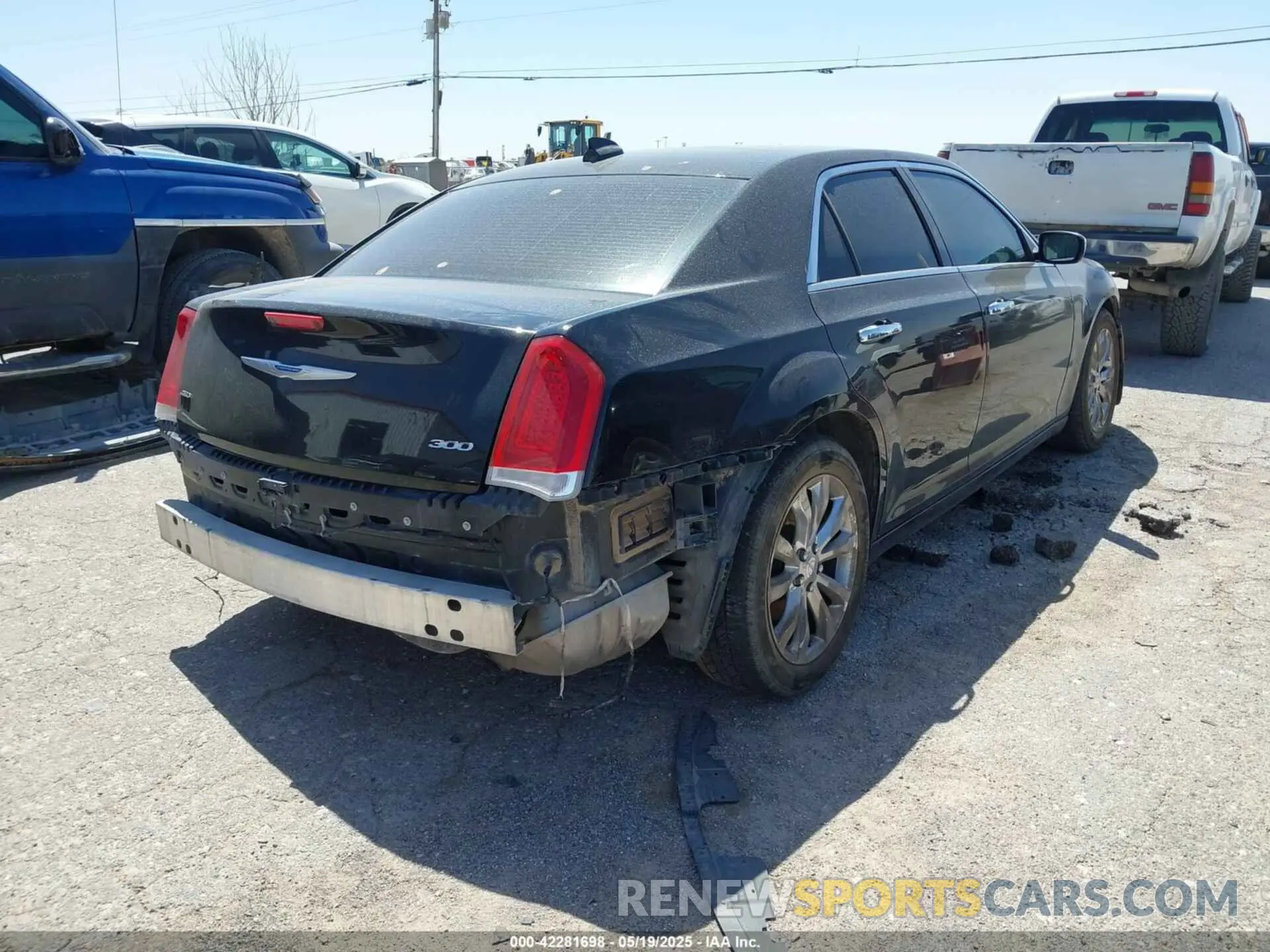4 Photograph of a damaged car 2C3CCAKG1LH137697 CHRYSLER 300 2020