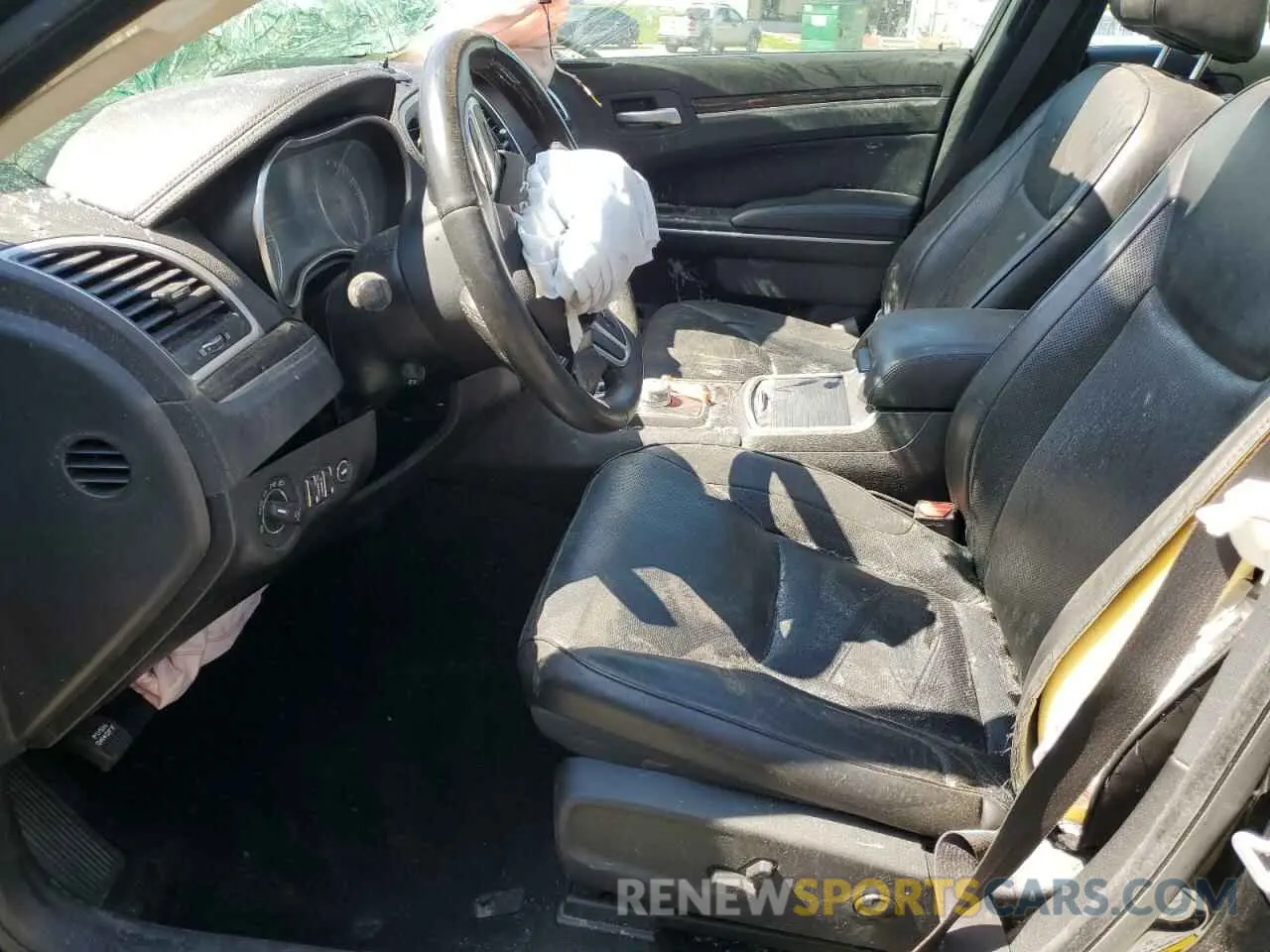 7 Photograph of a damaged car 2C3CCAKG2LH124554 CHRYSLER 300 2020