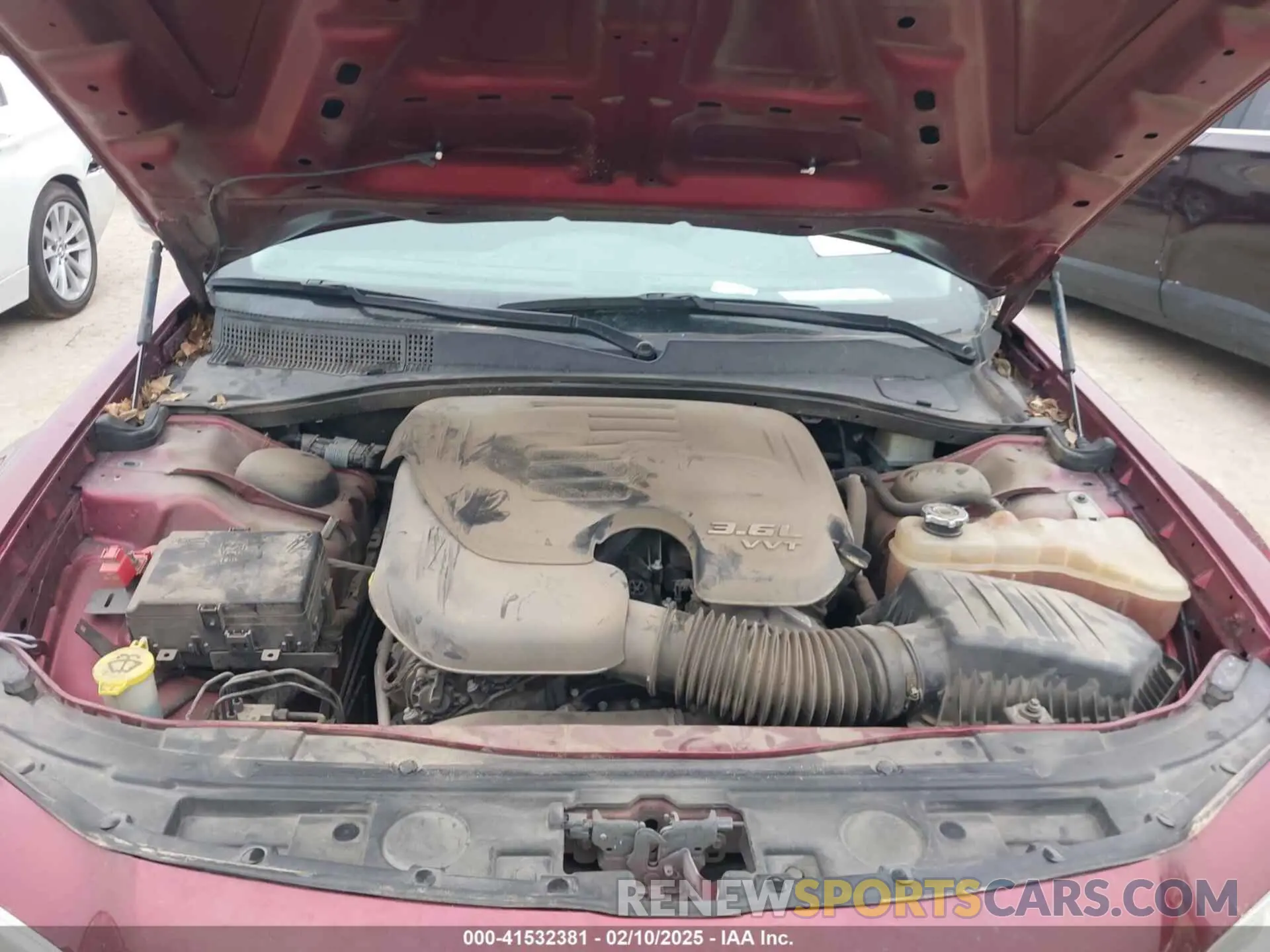10 Photograph of a damaged car 2C3CCAKG3LH142027 CHRYSLER 300 2020