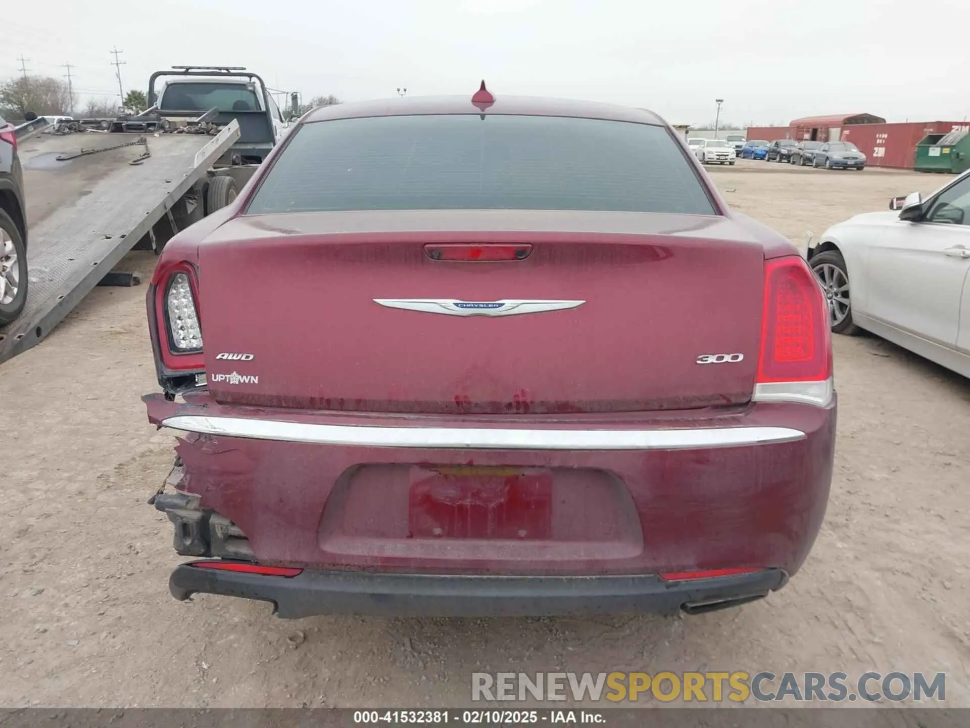16 Photograph of a damaged car 2C3CCAKG3LH142027 CHRYSLER 300 2020