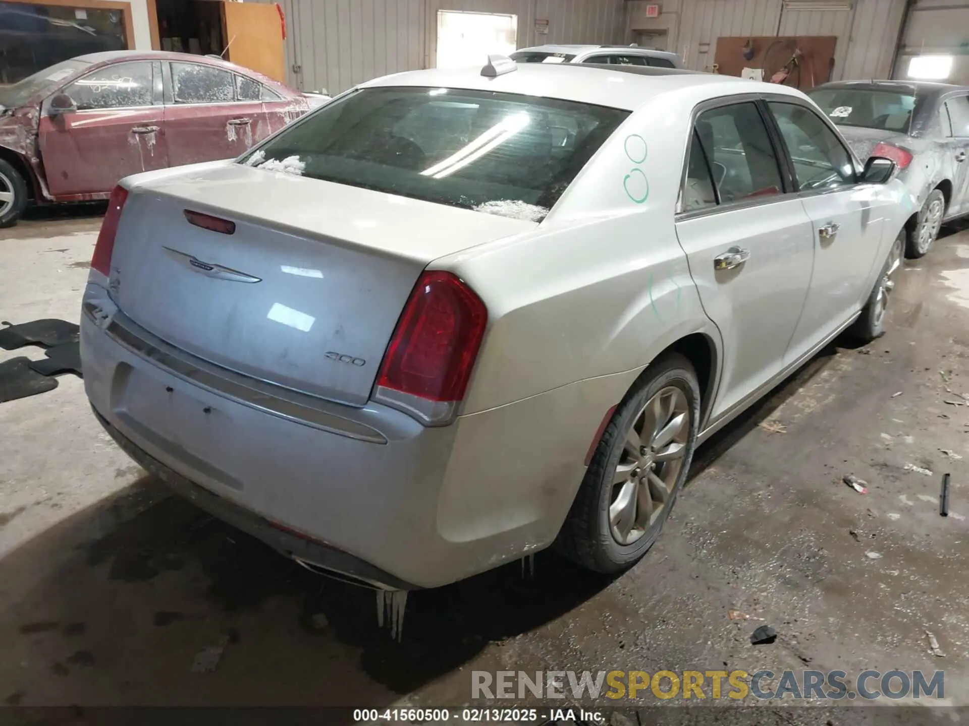 4 Photograph of a damaged car 2C3CCAKG5LH142028 CHRYSLER 300 2020