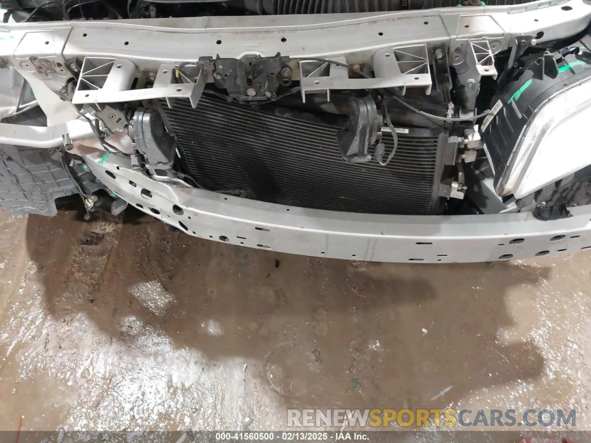 6 Photograph of a damaged car 2C3CCAKG5LH142028 CHRYSLER 300 2020