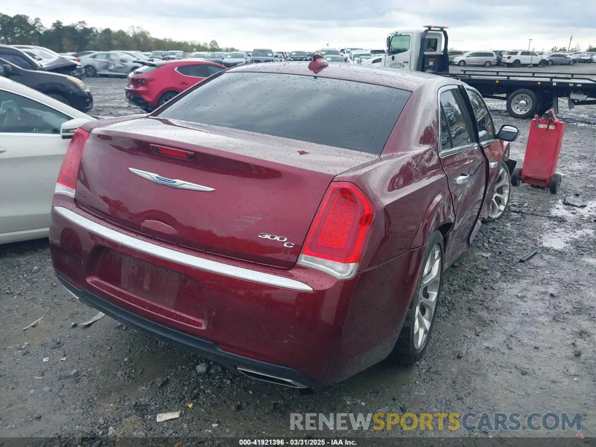 4 Photograph of a damaged car 2C3CCAPT4LH182008 CHRYSLER 300 2020