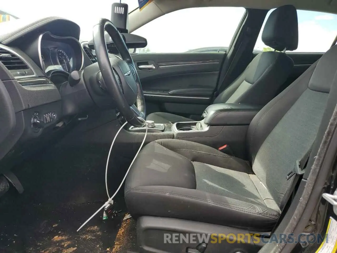 7 Photograph of a damaged car 2C3CCAAG3MH640652 CHRYSLER 300 2021