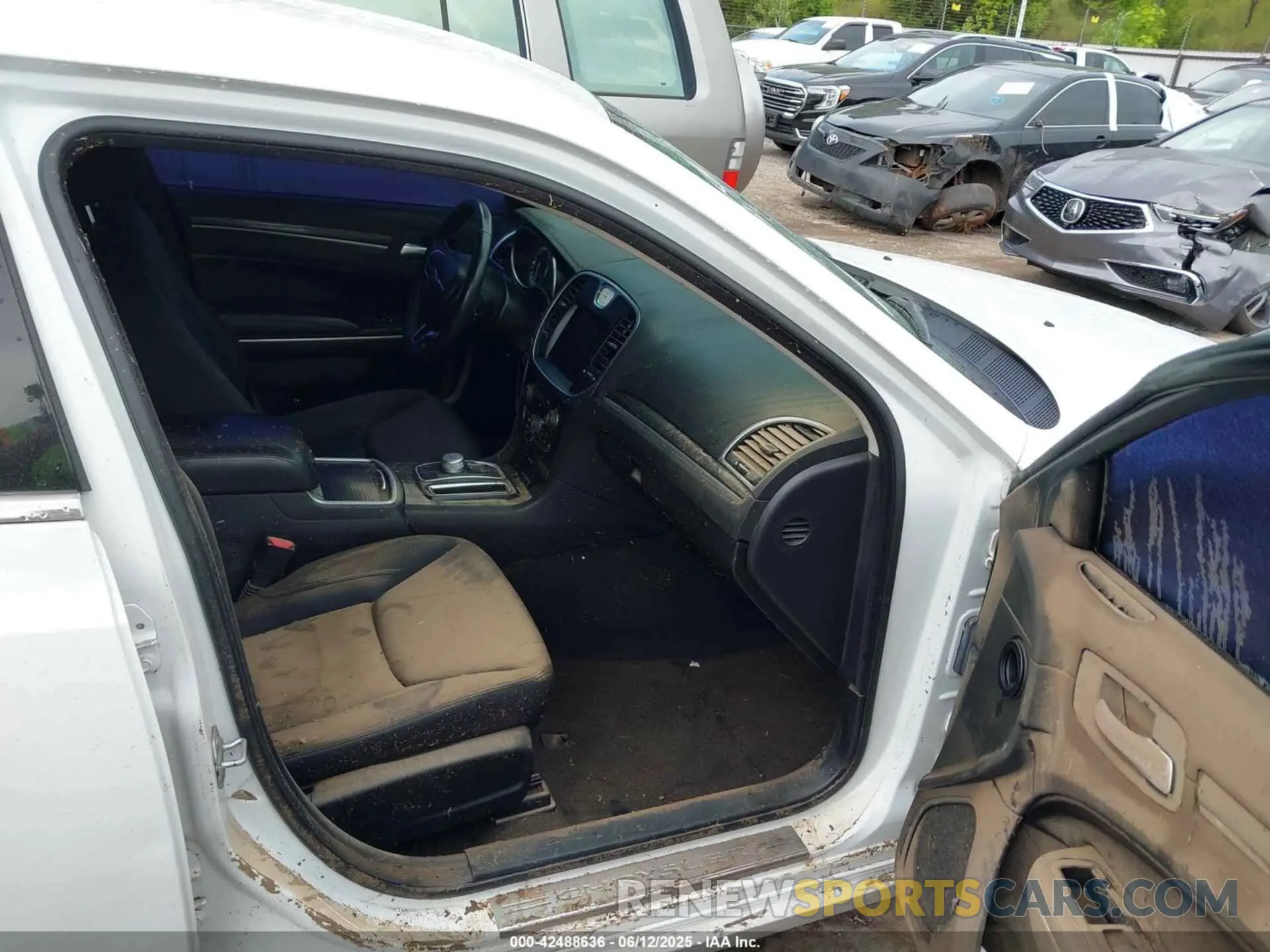 5 Photograph of a damaged car 2C3CCAAG4MH567016 CHRYSLER 300 2021