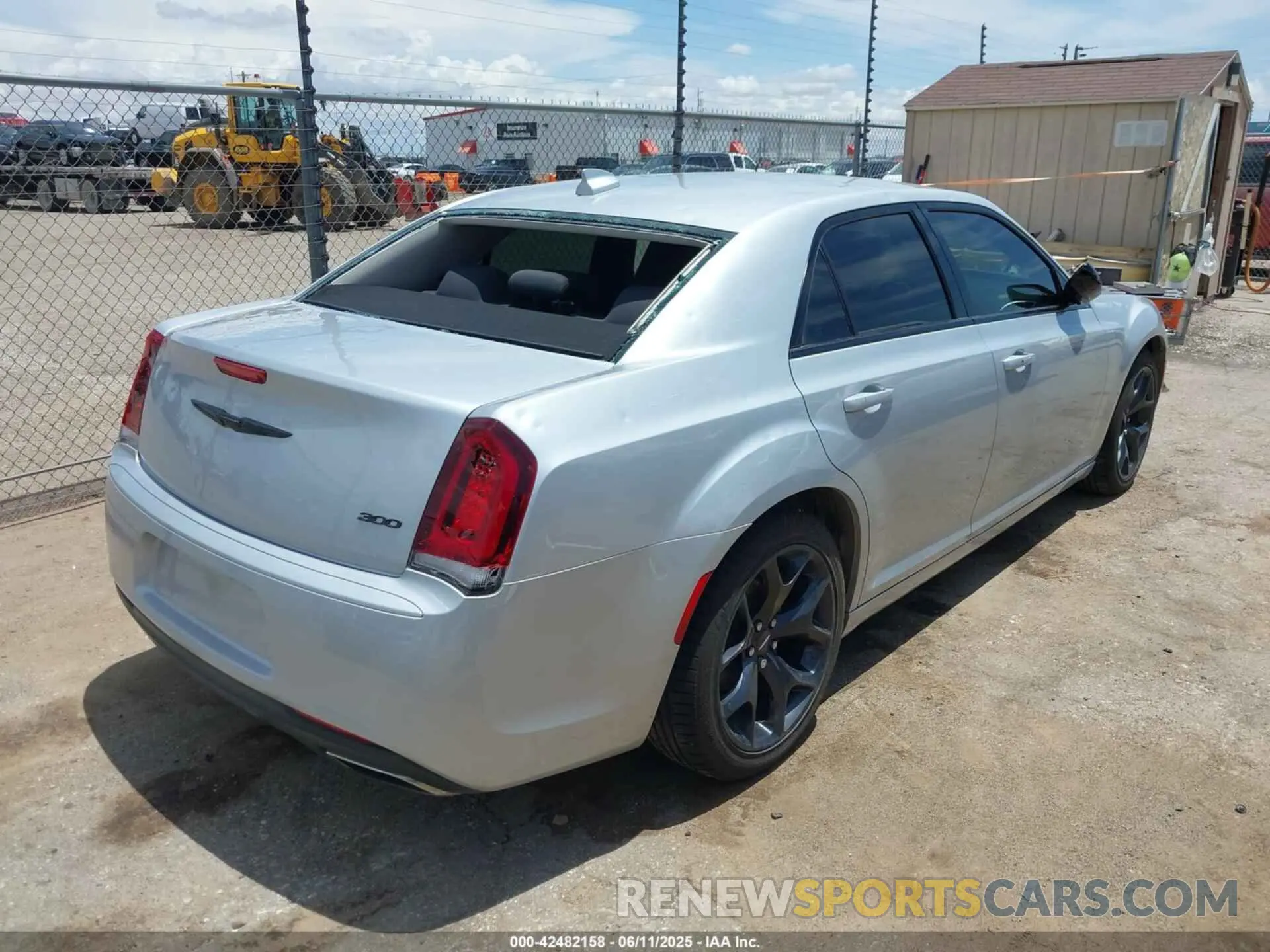 4 Photograph of a damaged car 2C3CCAAGXMH602416 CHRYSLER 300 2021
