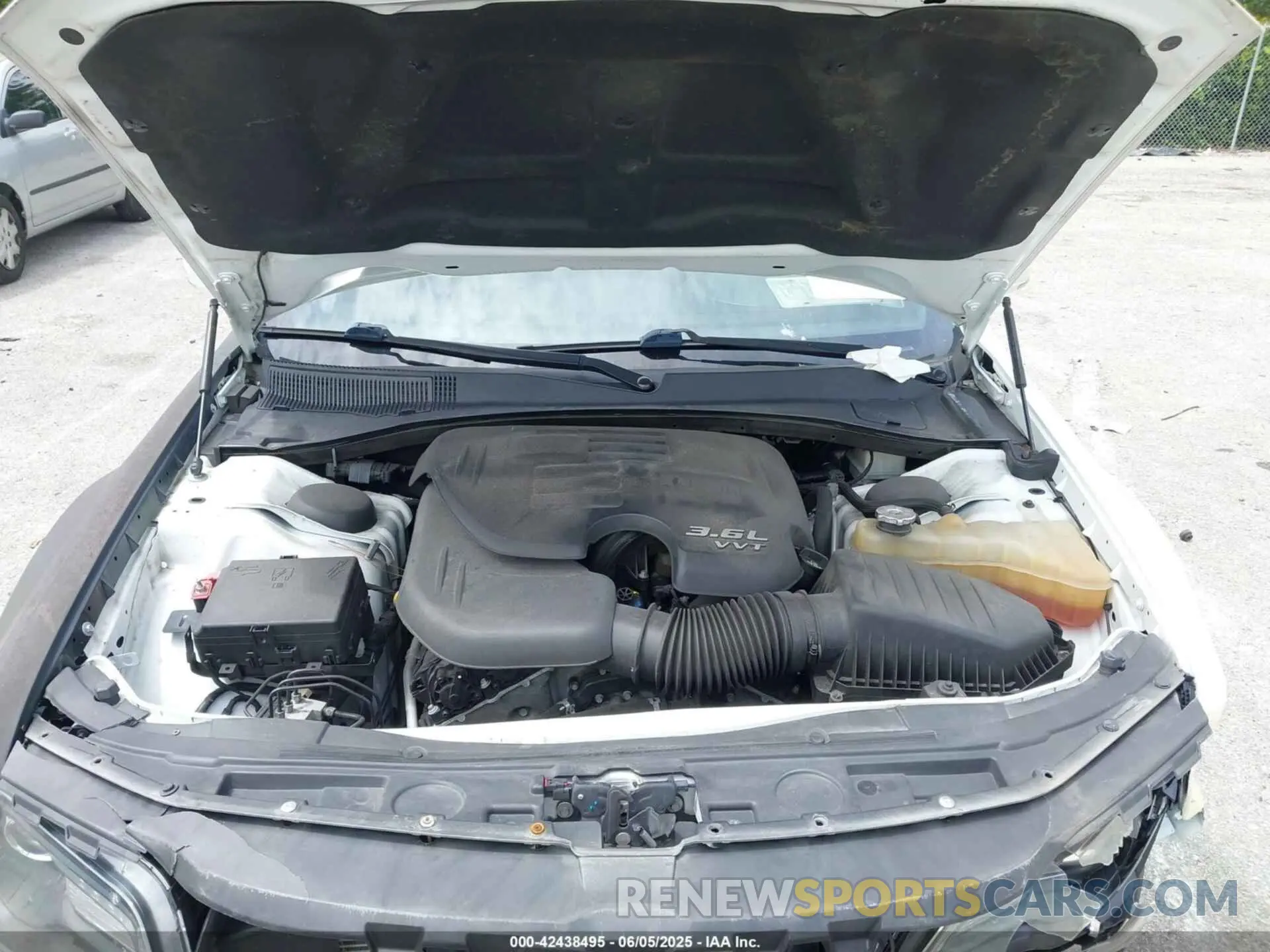 10 Photograph of a damaged car 2C3CCABG0MH537039 CHRYSLER 300 2021