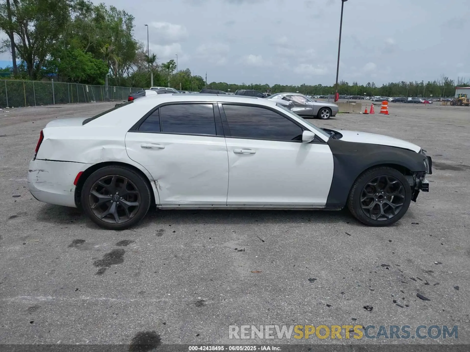 14 Photograph of a damaged car 2C3CCABG0MH537039 CHRYSLER 300 2021