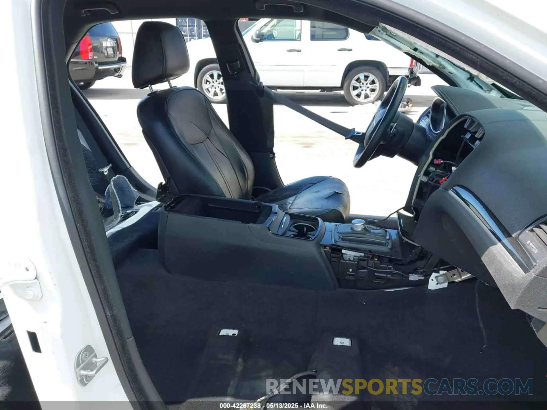 5 Photograph of a damaged car 2C3CCABG5MH620255 CHRYSLER 300 2021