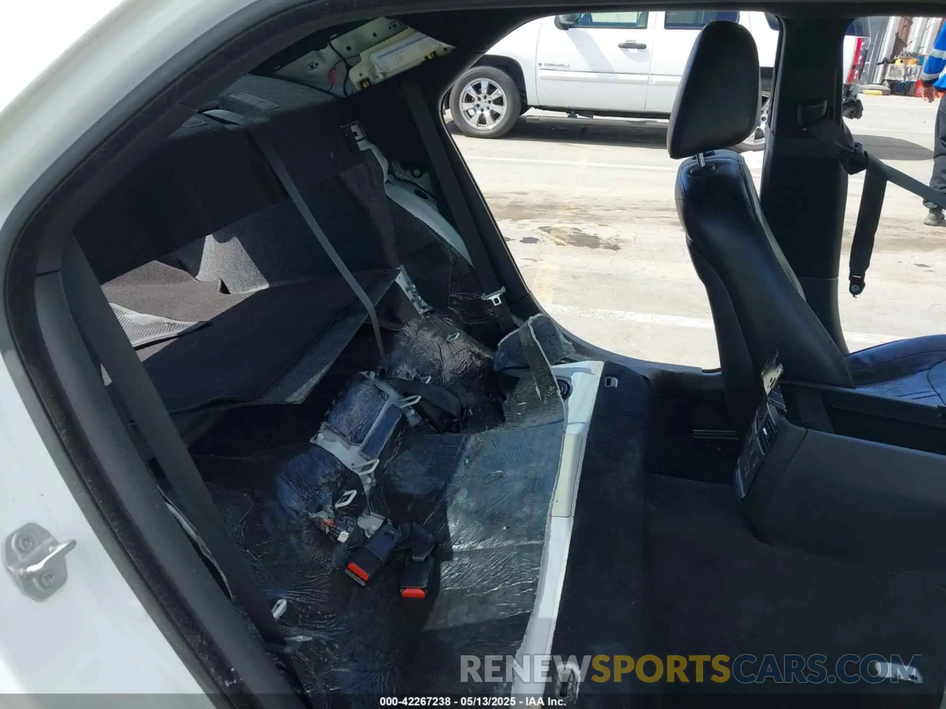 8 Photograph of a damaged car 2C3CCABG5MH620255 CHRYSLER 300 2021