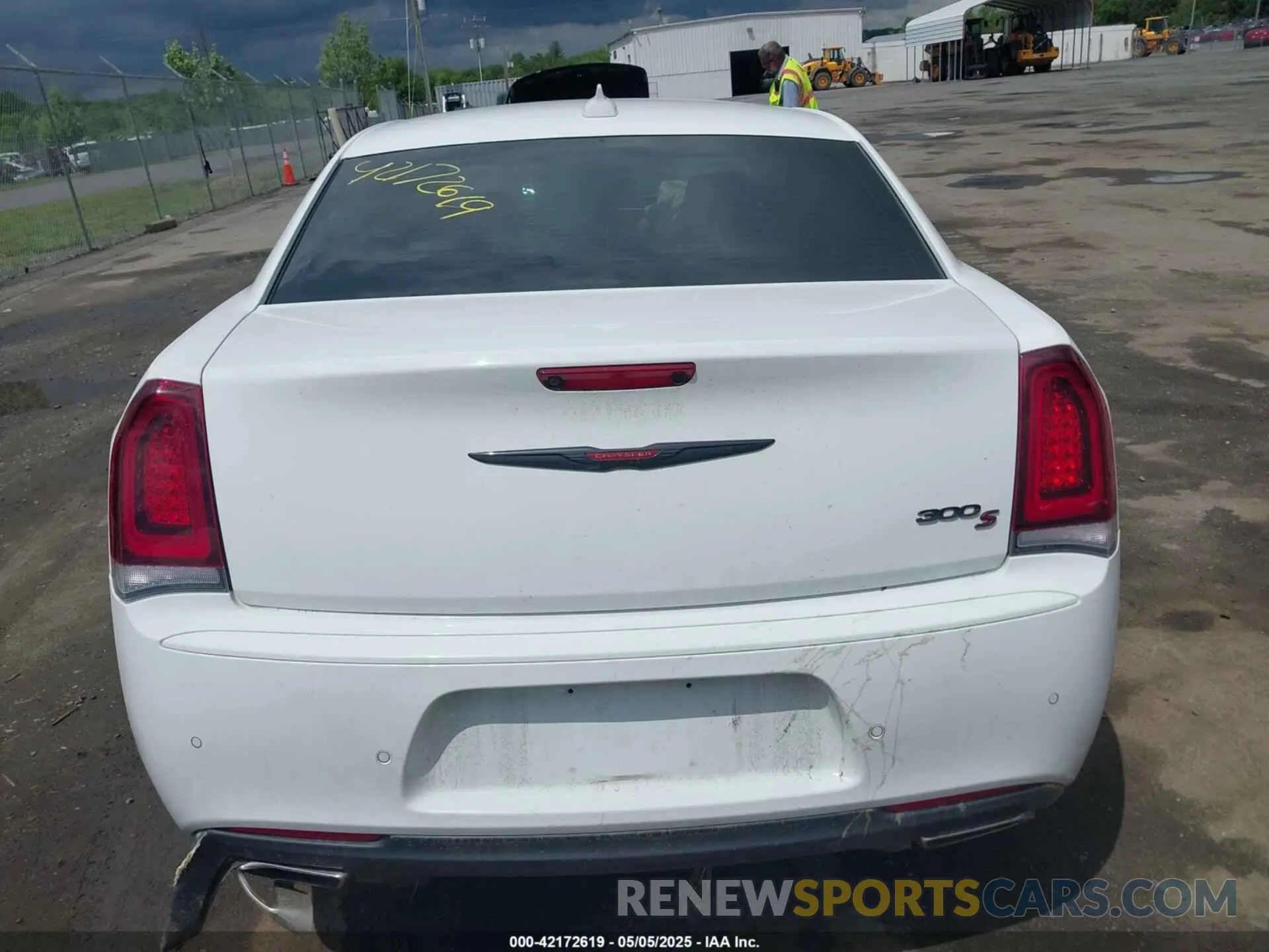 16 Photograph of a damaged car 2C3CCABG6MH545629 CHRYSLER 300 2021