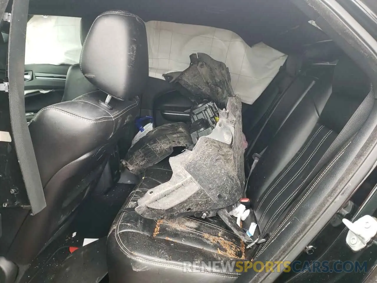 10 Photograph of a damaged car 2C3CCABGXMH523911 CHRYSLER 300 2021
